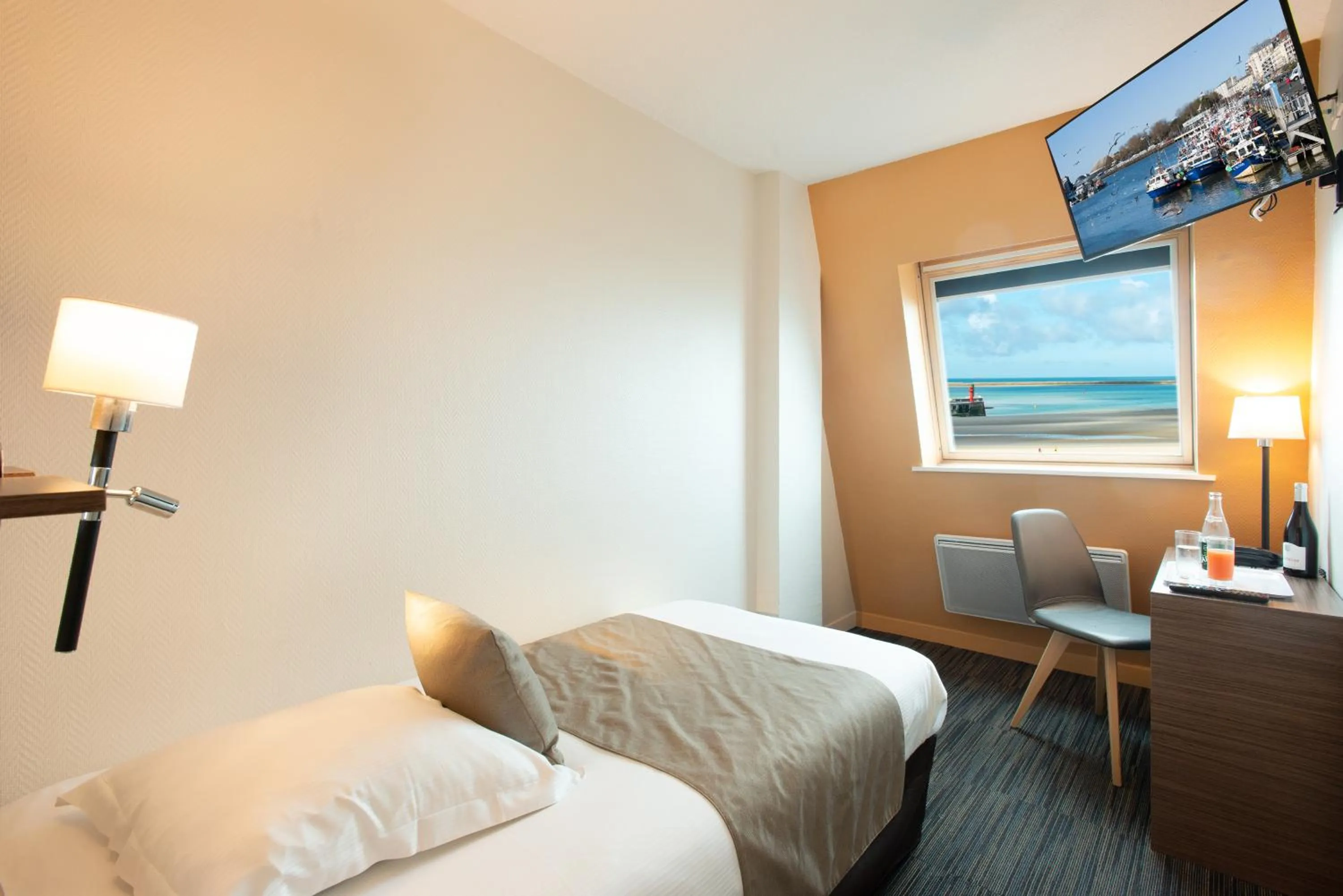 Photo of the whole room in Opal'Inn