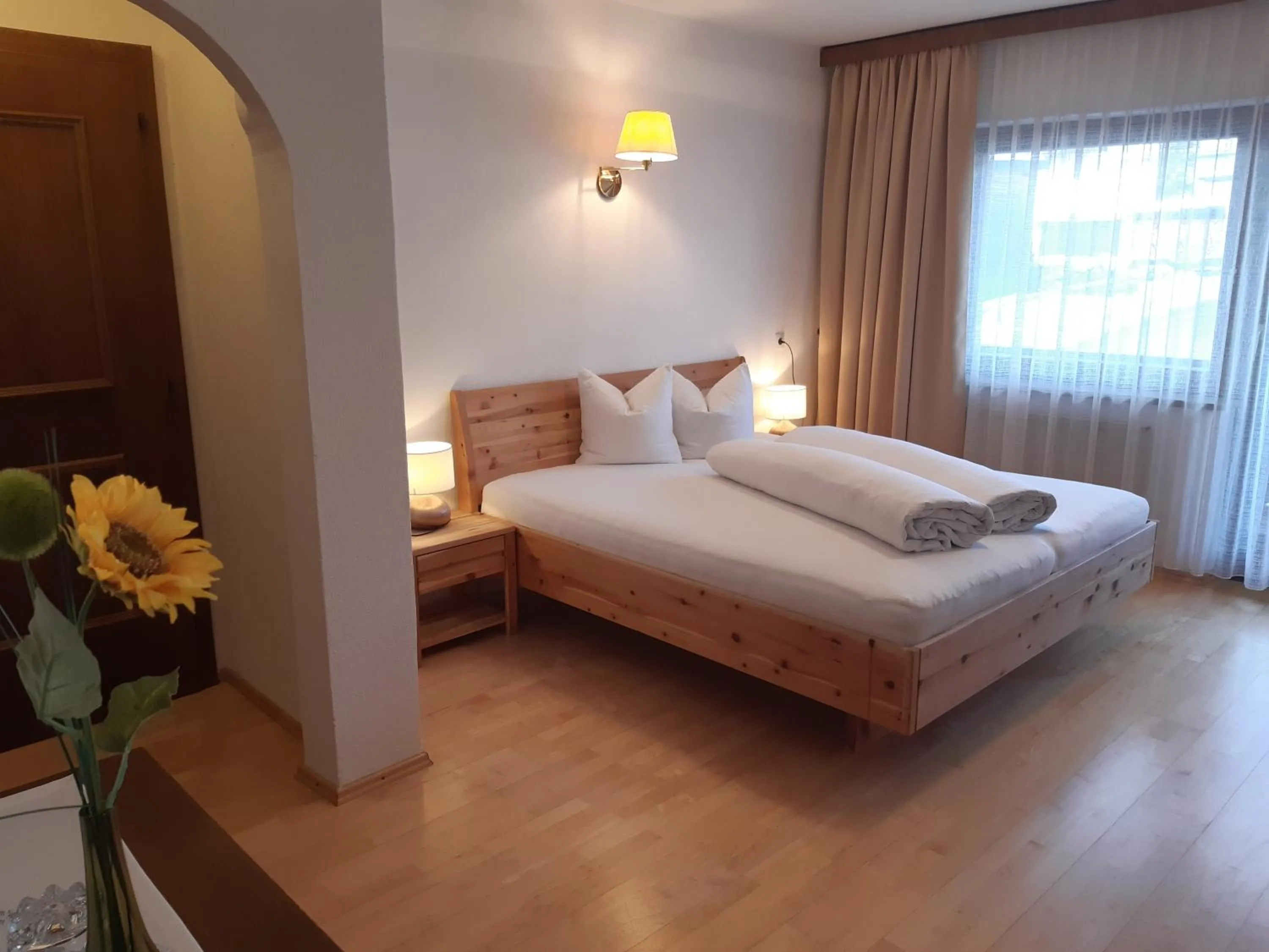 Bedroom, Bed in Landhaus Klausnerhof Hotel Garni