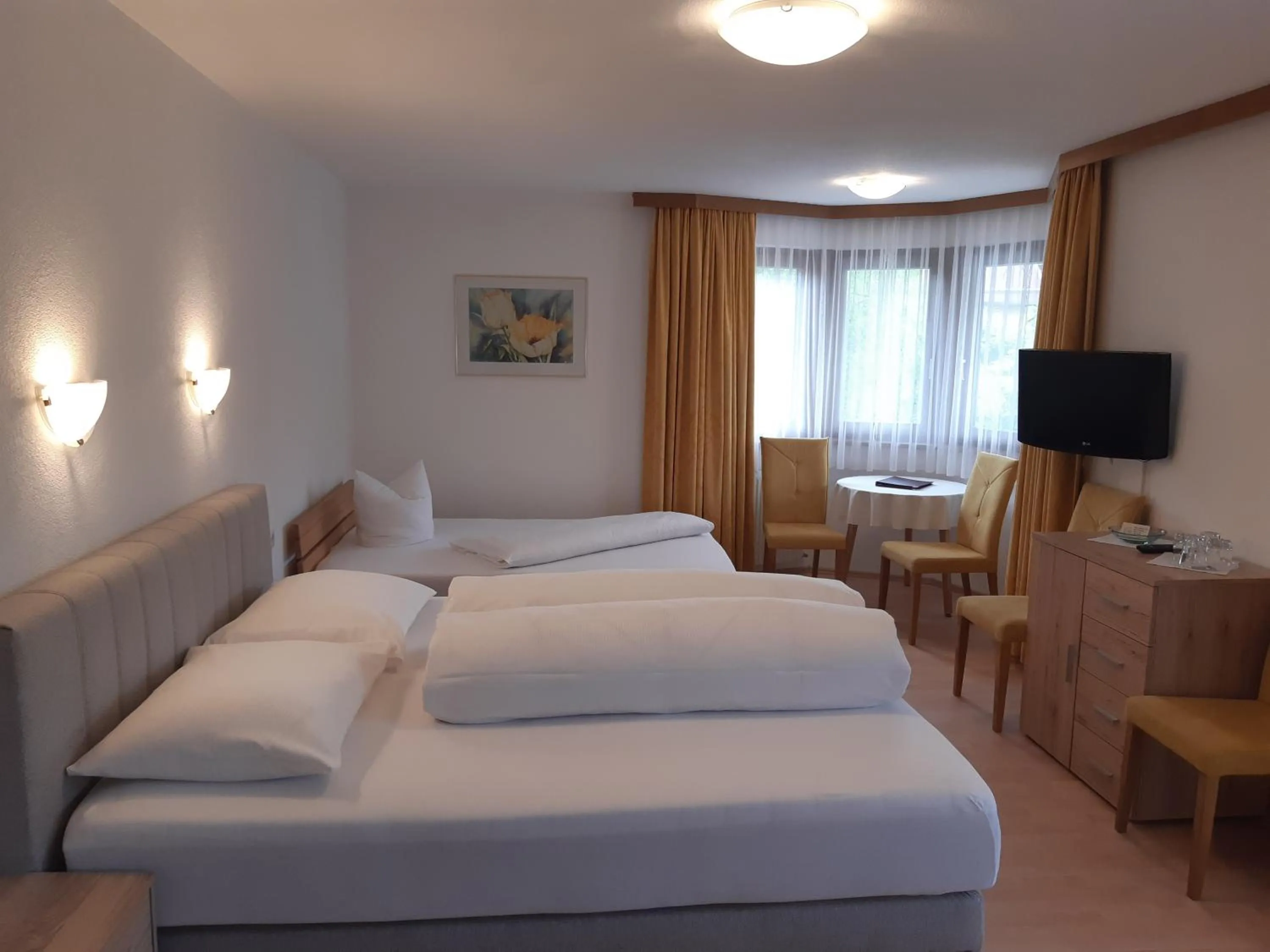 Bedroom, Bed in Landhaus Klausnerhof Hotel Garni