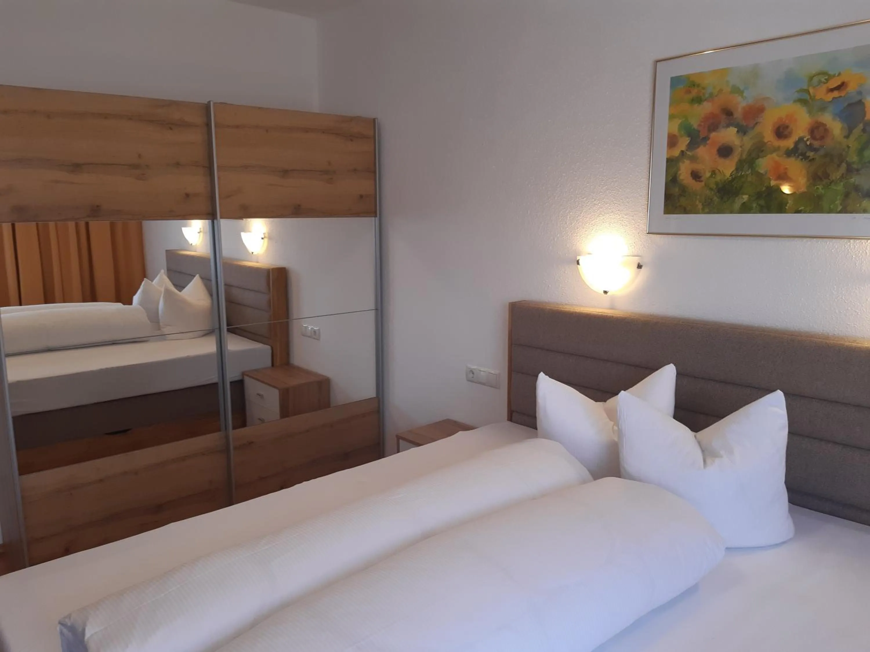 Bedroom, Bed in Landhaus Klausnerhof Hotel Garni