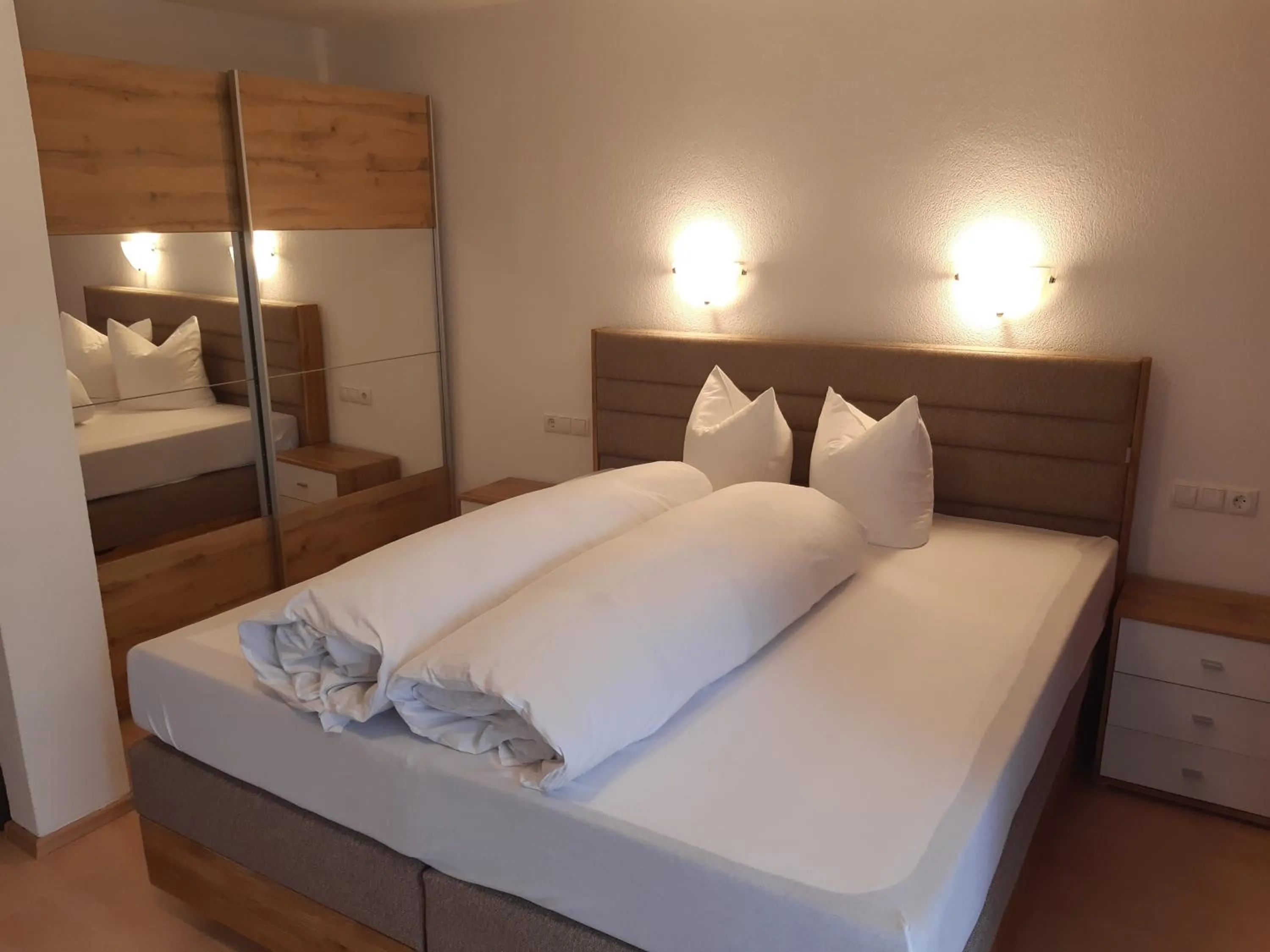 Bedroom, Bed in Landhaus Klausnerhof Hotel Garni