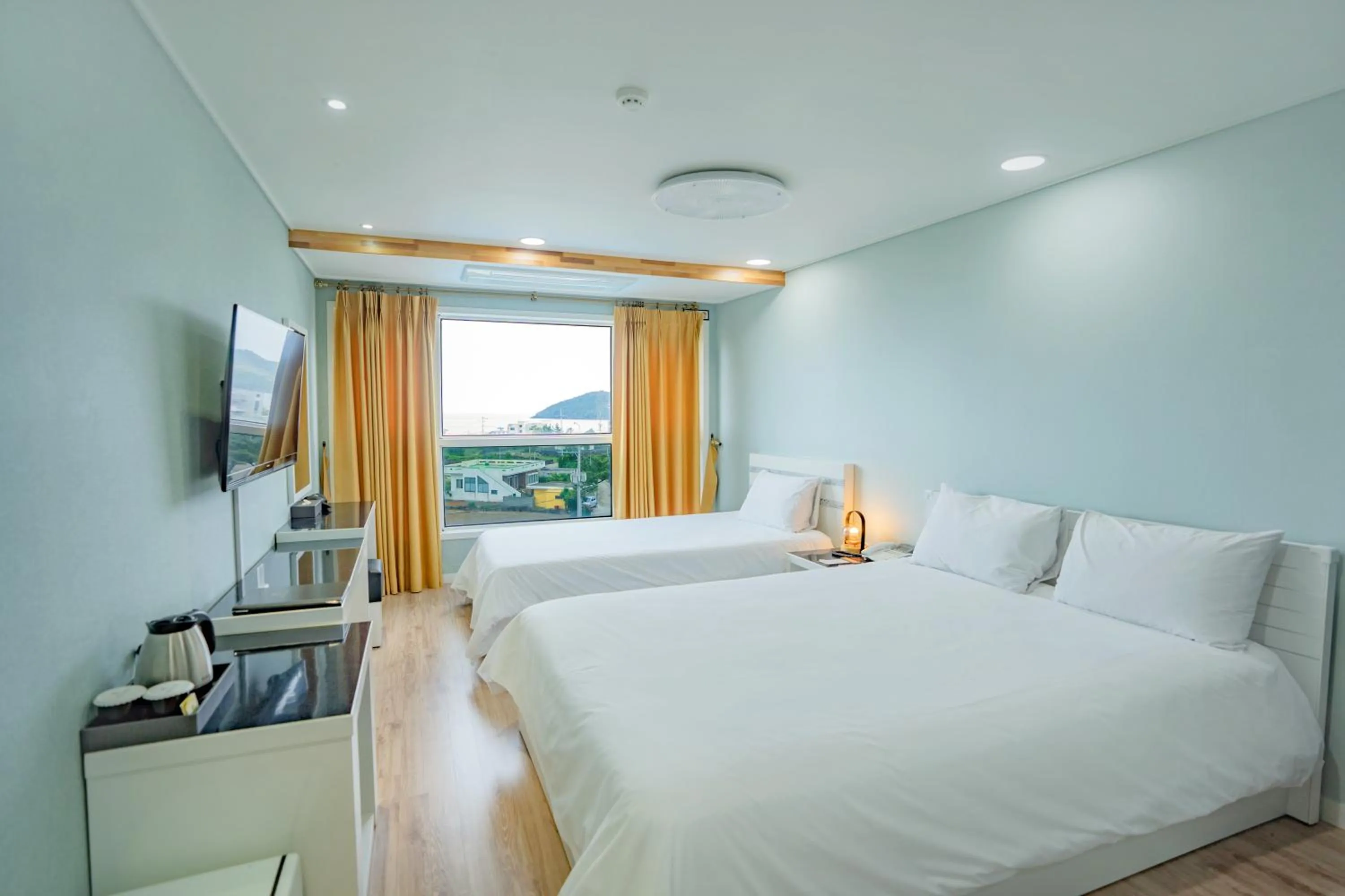 View (from property/room), Bed in HOTEL SWEETCASTLE