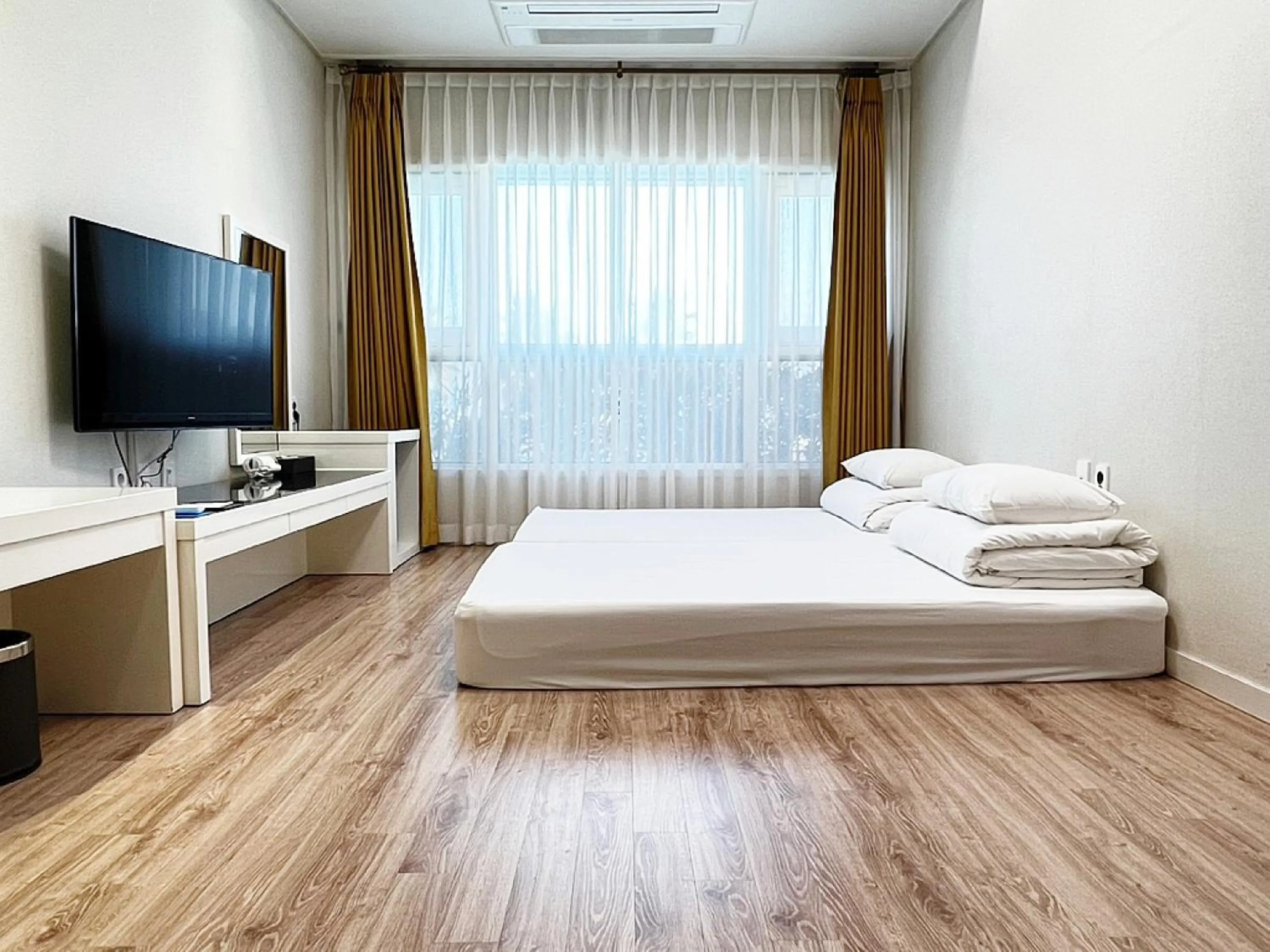 Photo of the whole room, Bed in HOTEL SWEETCASTLE