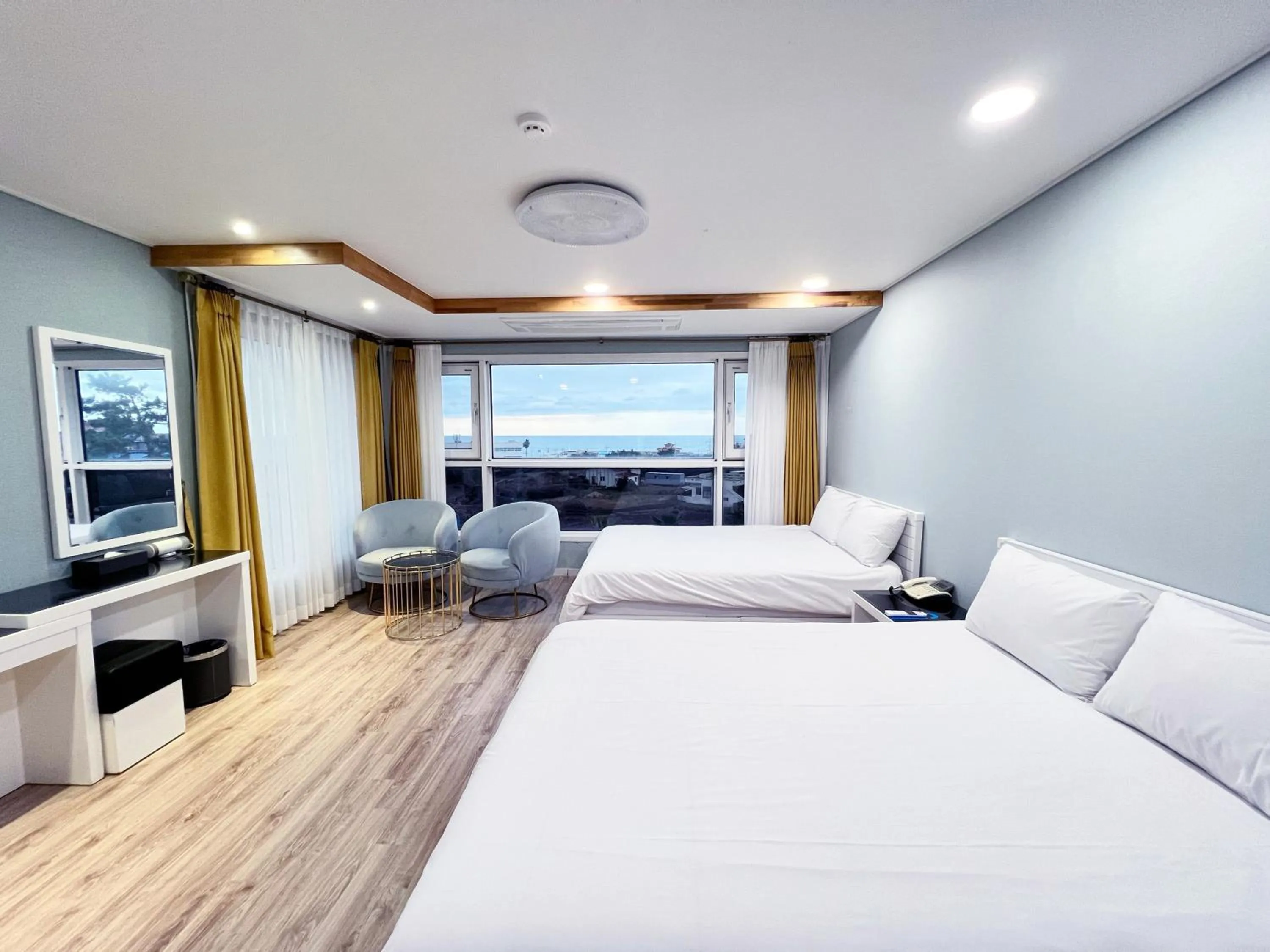 View (from property/room), Bed in HOTEL SWEETCASTLE