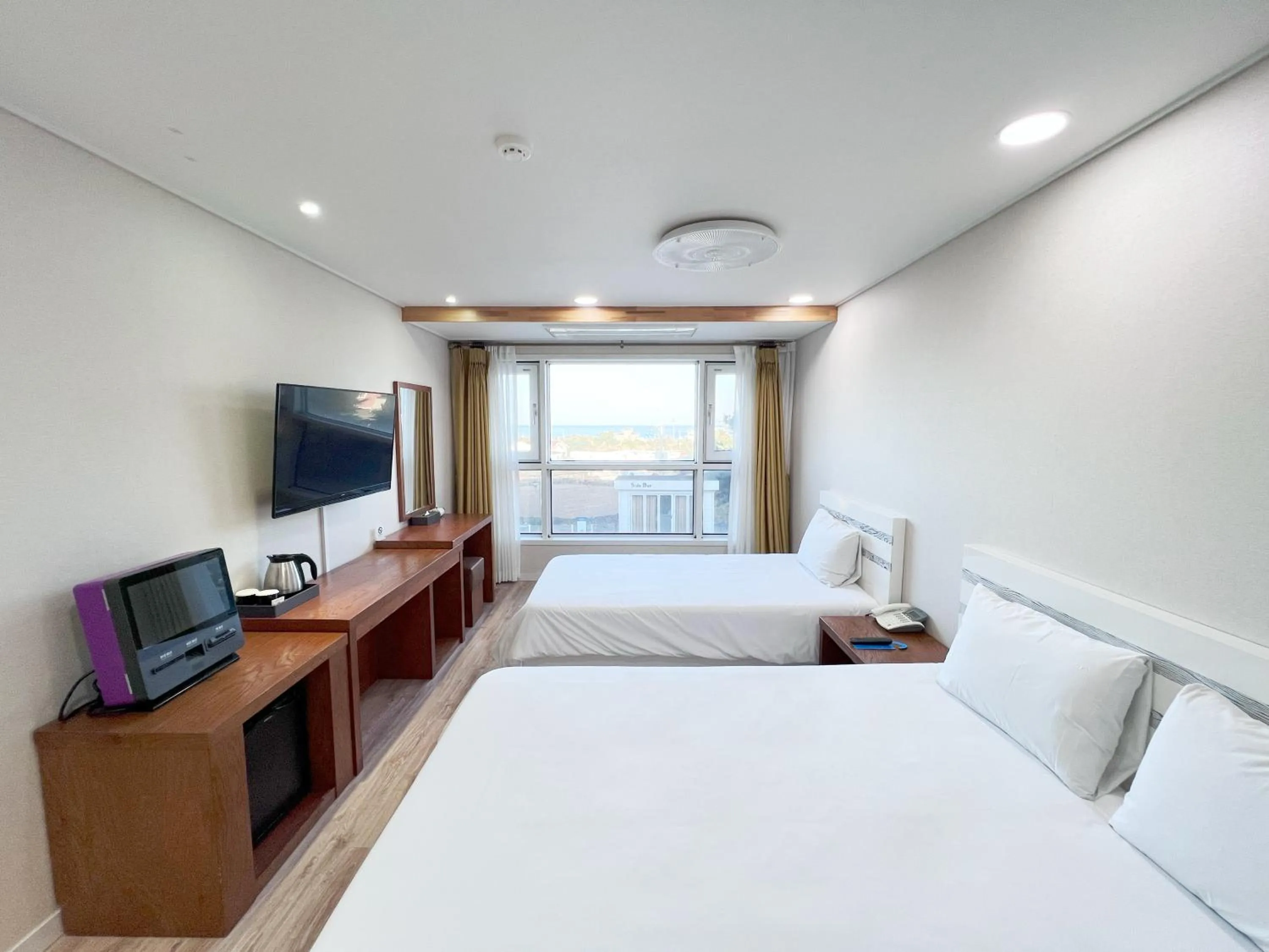 View (from property/room), Bed in HOTEL SWEETCASTLE