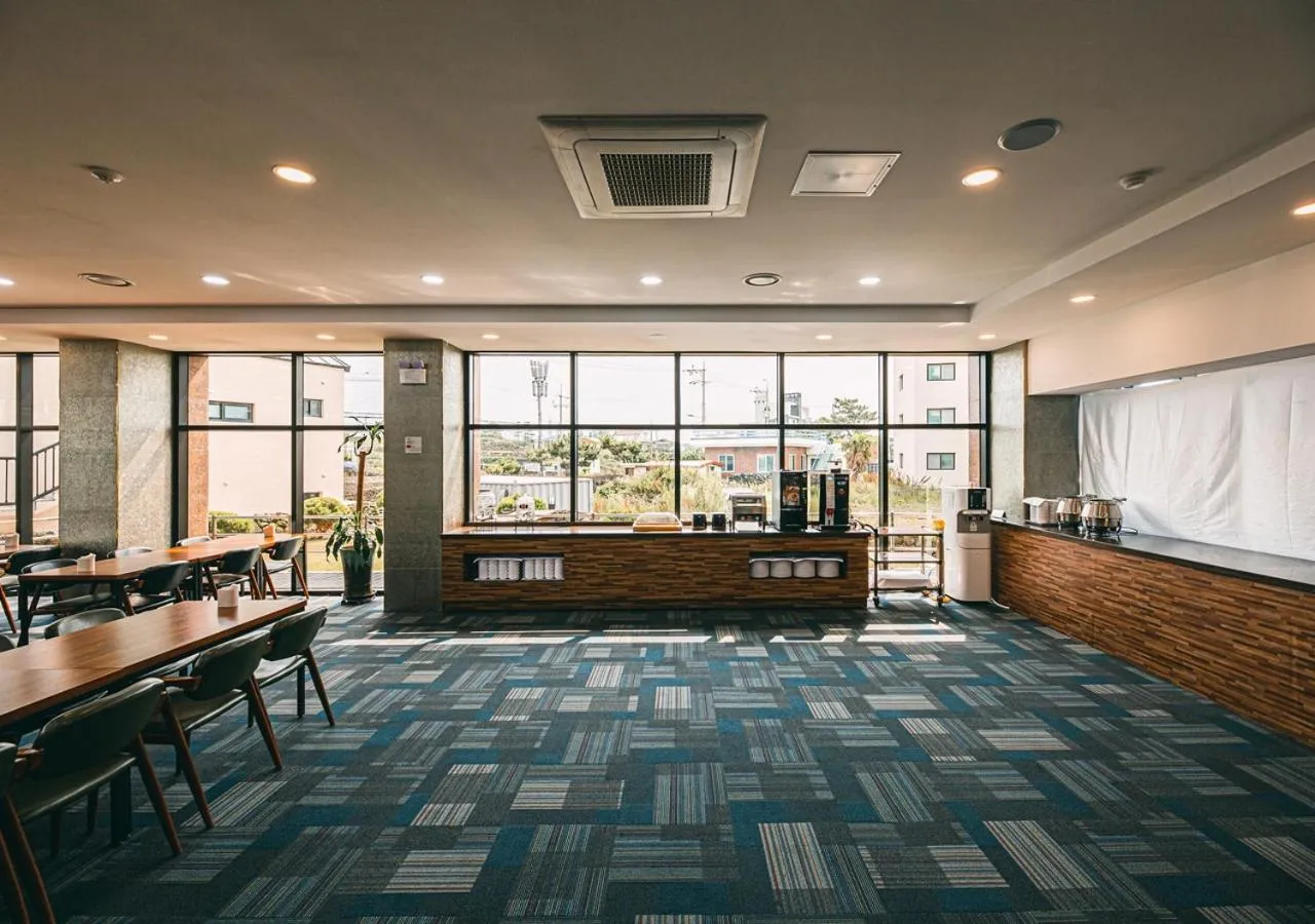 Restaurant/places to eat in HOTEL SWEETCASTLE