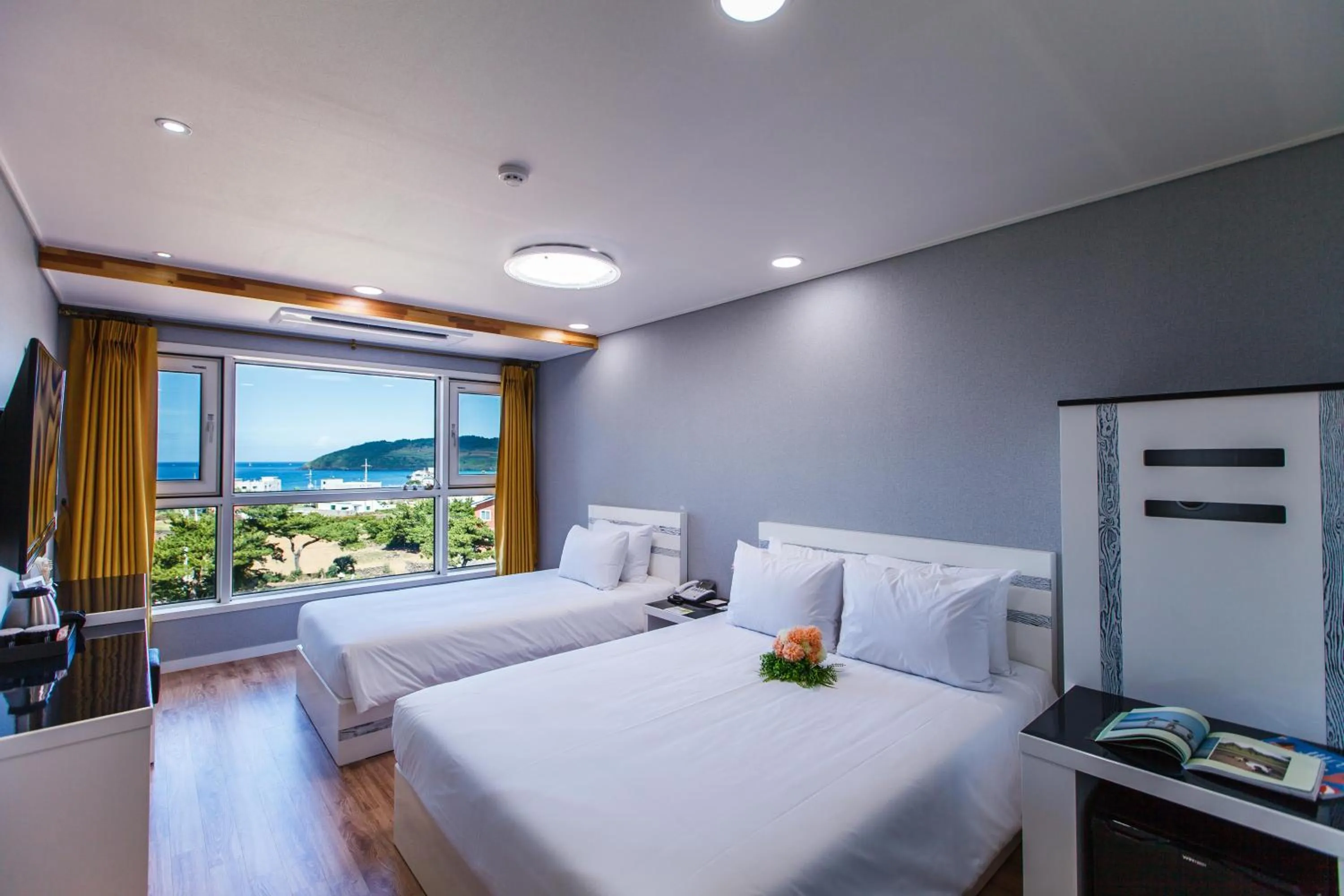 View (from property/room), Bed in HOTEL SWEETCASTLE