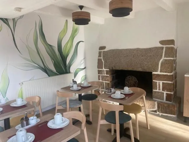 Breakfast in The Originals Boutique, Hôtel de La Baie de Morlaix