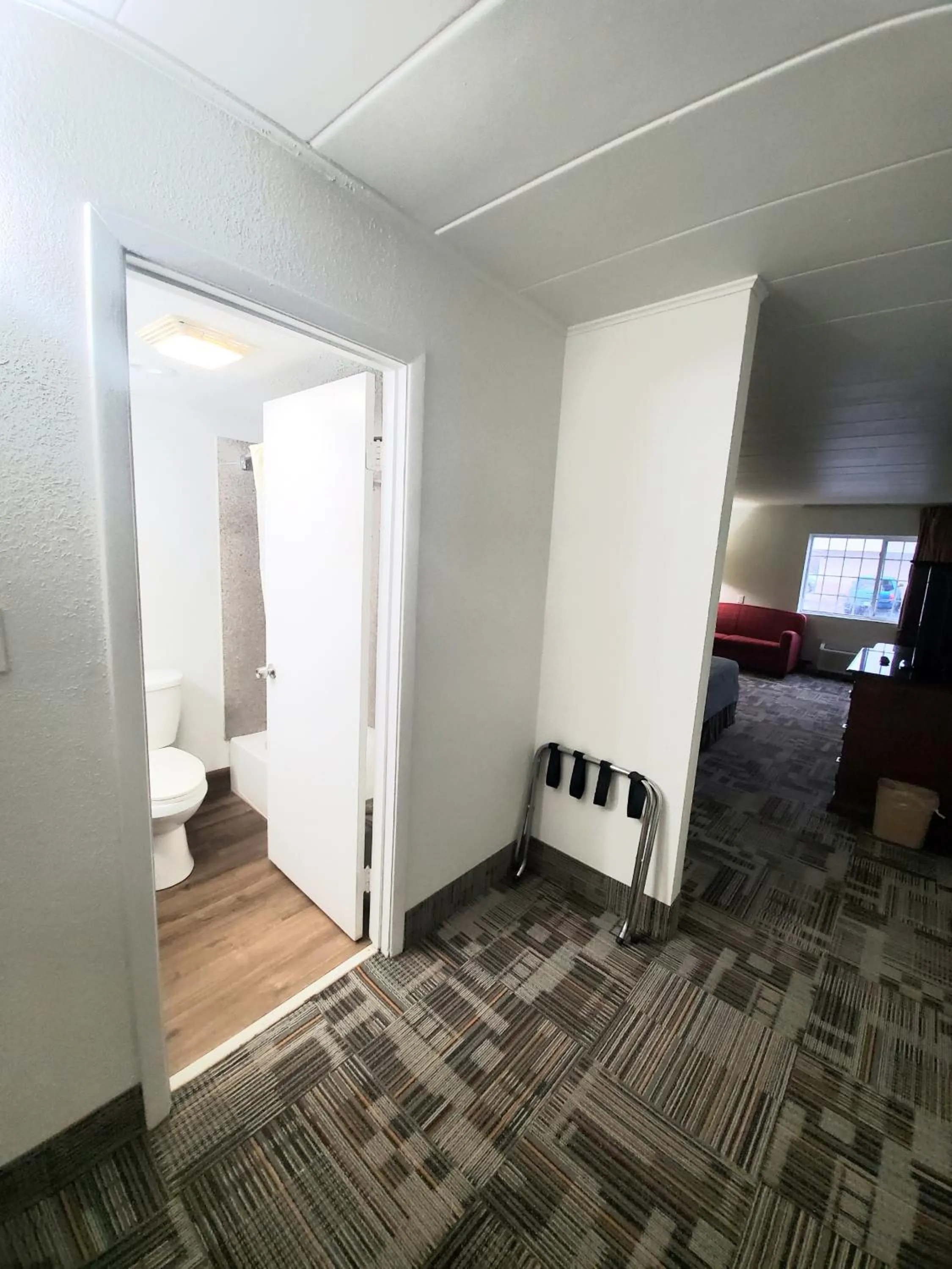 Toilet in Royal Inn Hotel