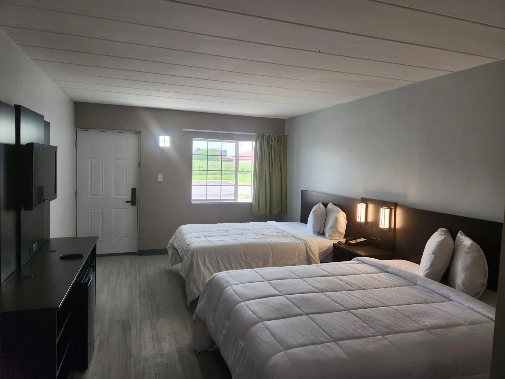 Bed in Royal Inn Hotel