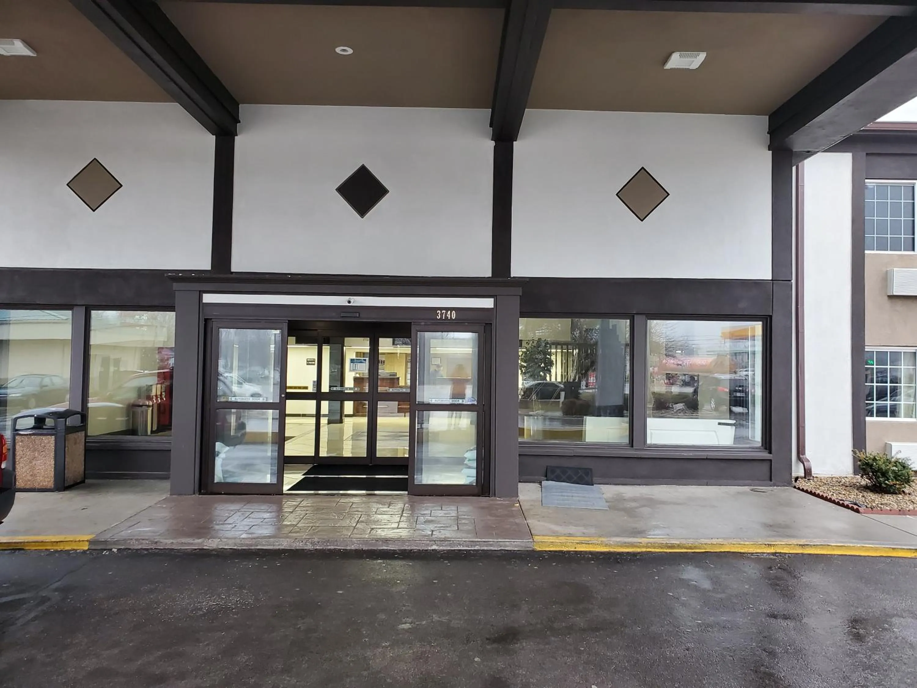 Property building in Royal Inn Hotel