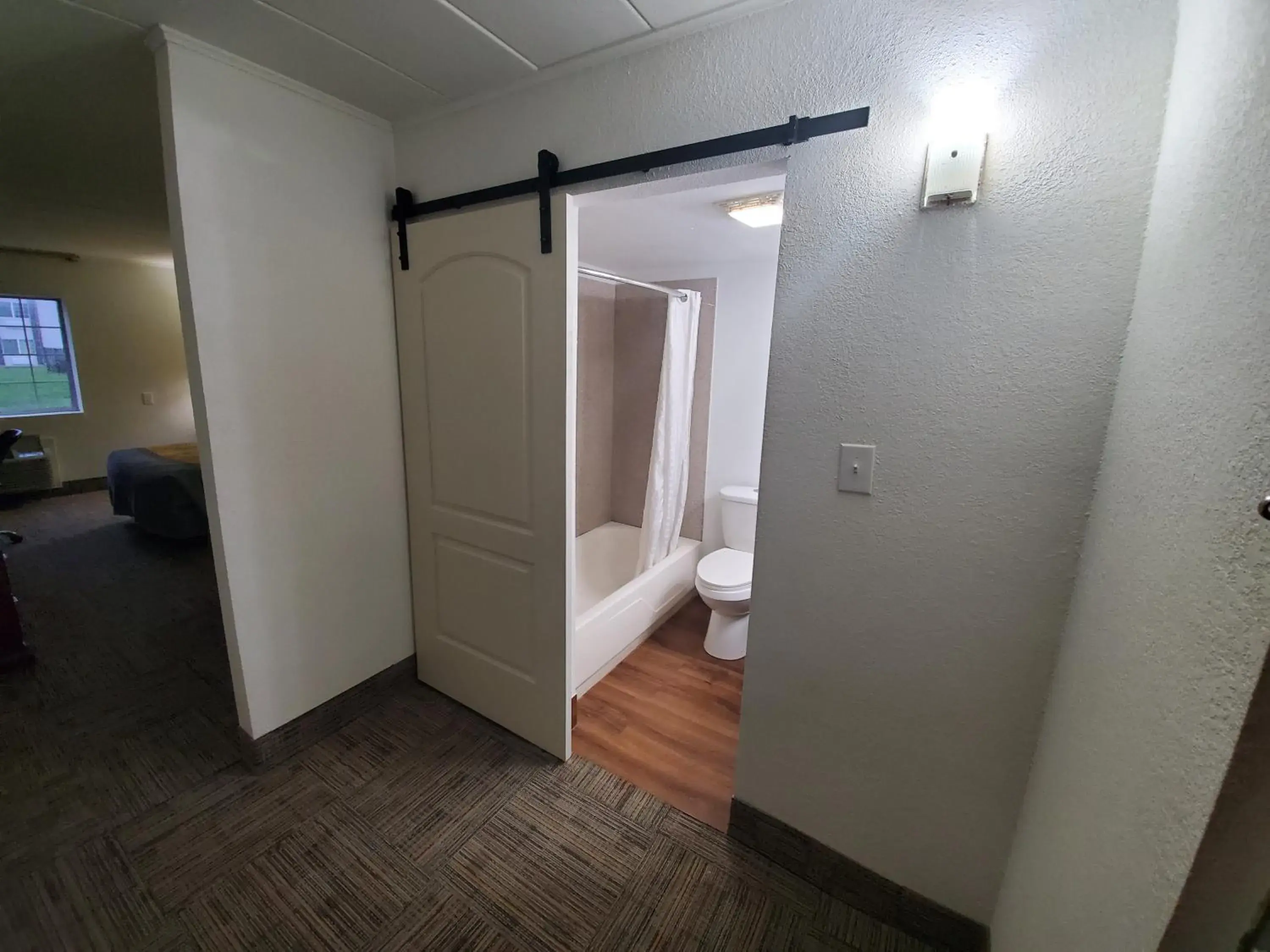 King Room - Disability Access-Non Smoking in Royal Inn Hotel King Room - Disability Access-Non Smoking in Royal Inn Hotel