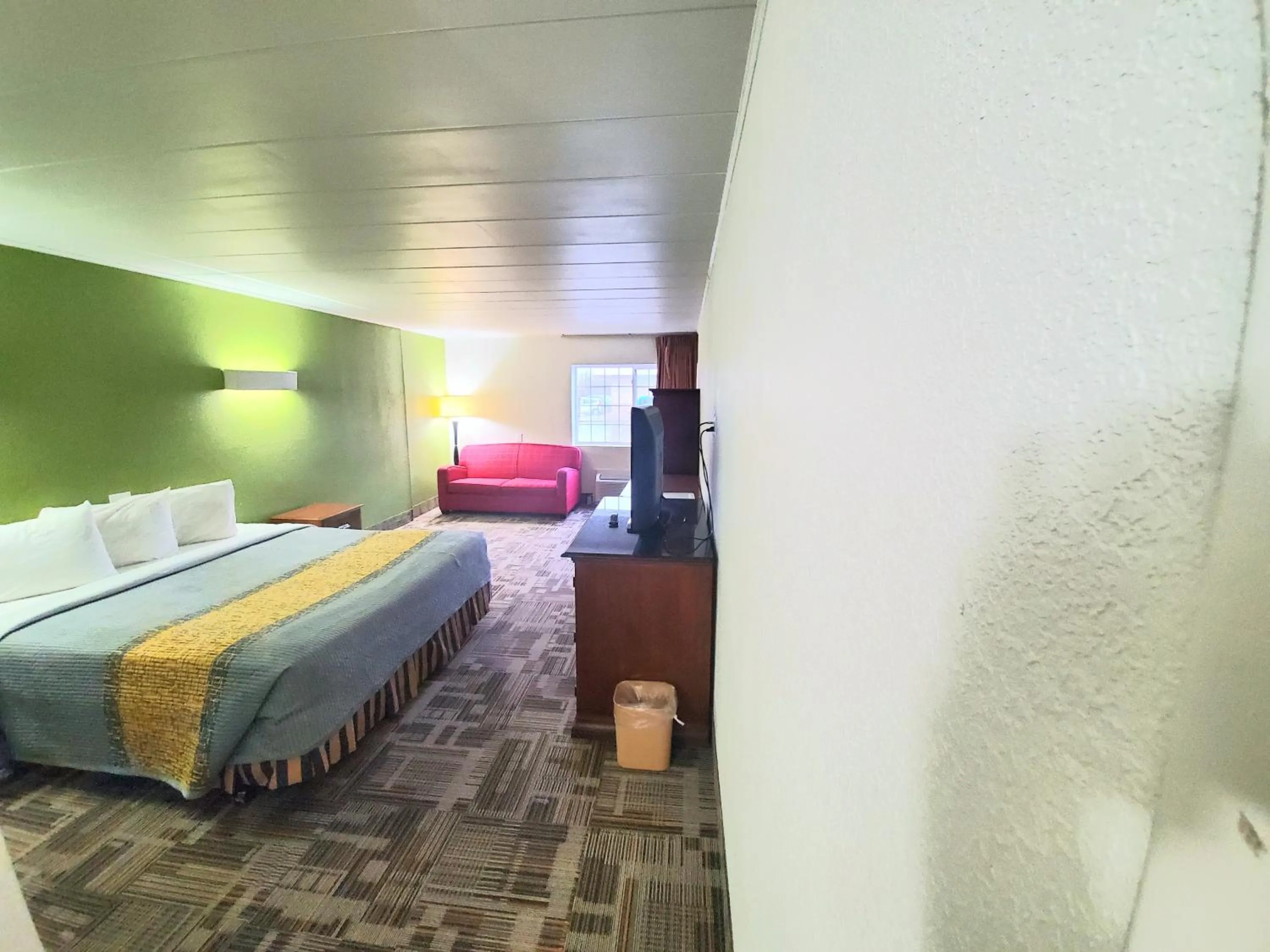 Bed in Royal Inn Hotel