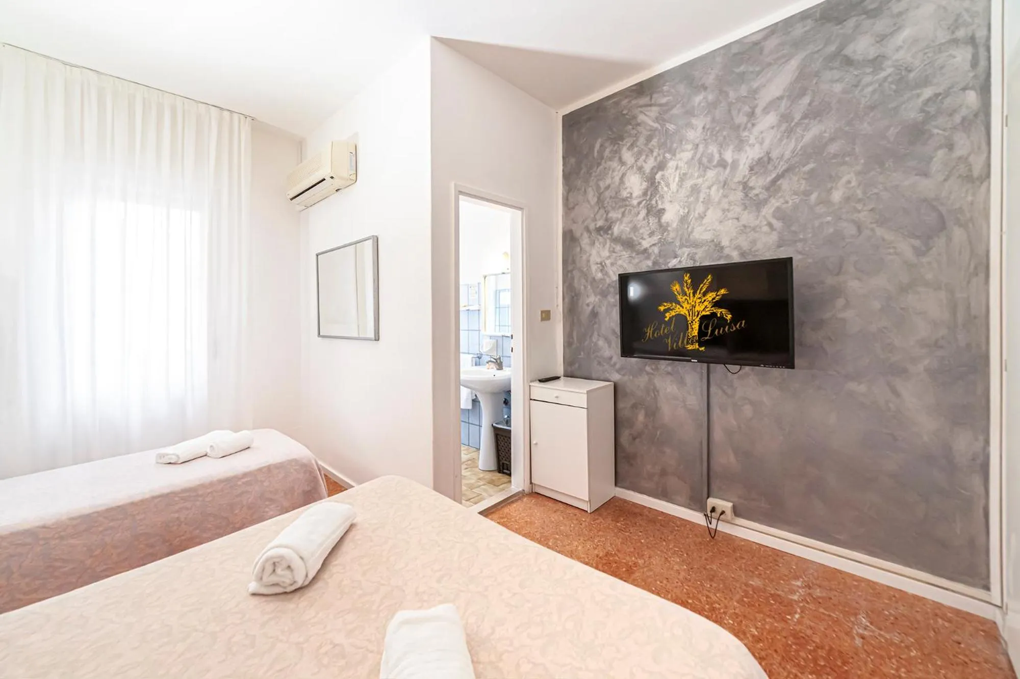 Economy Double or Twin Room in Hotel Villa Luisa