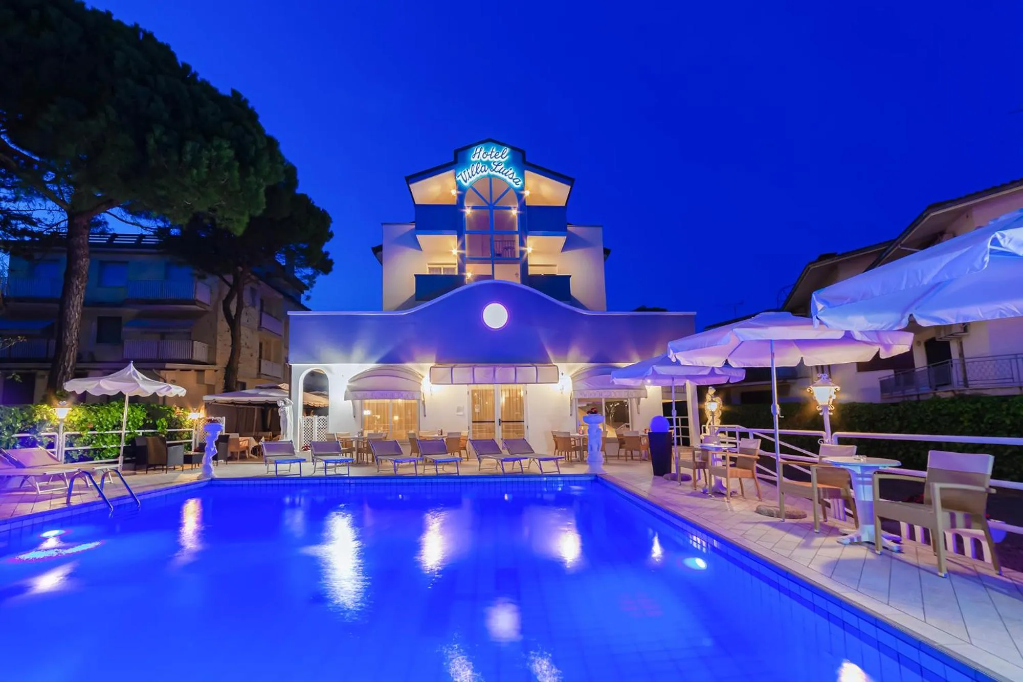 Swimming pool in Hotel Villa Luisa