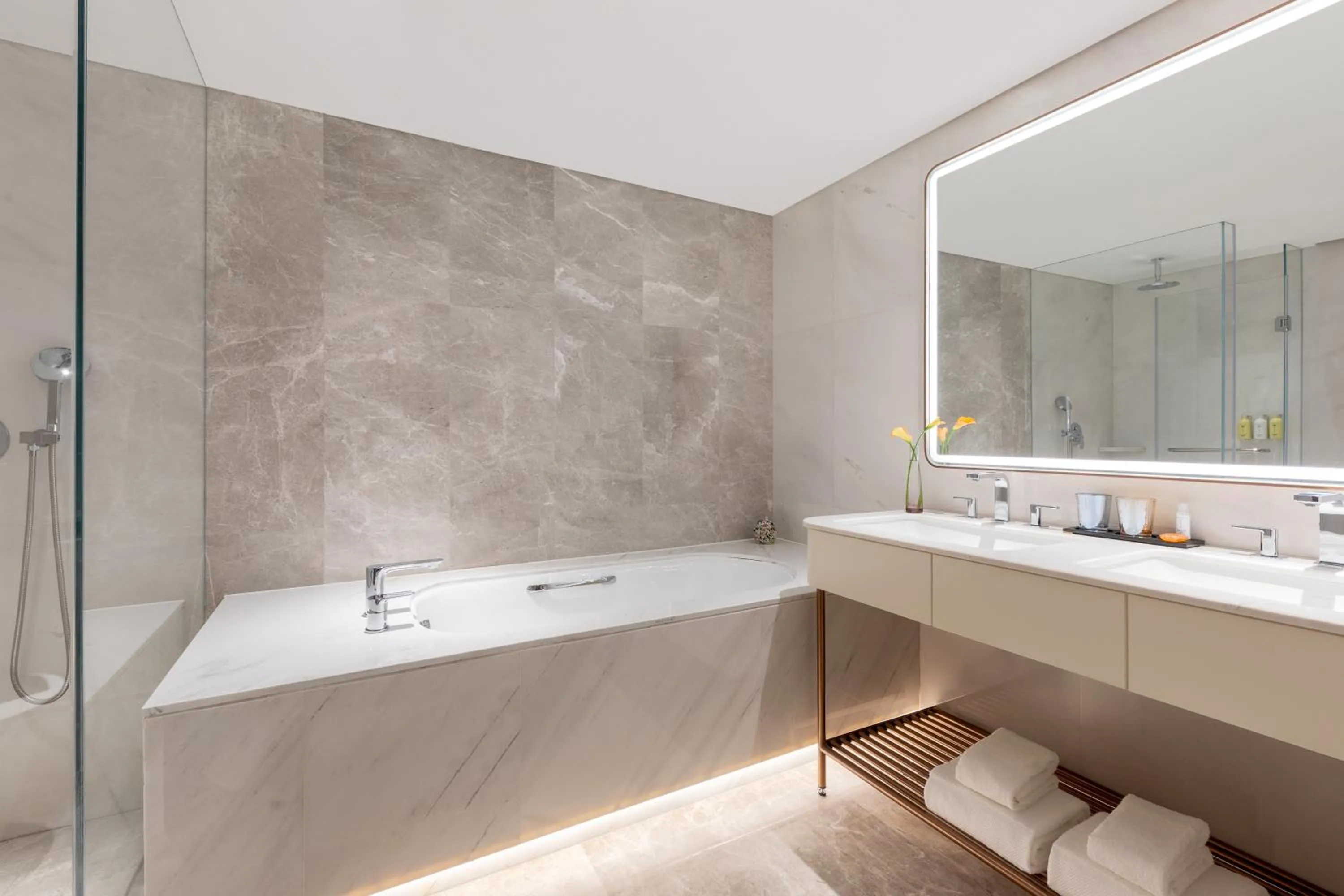 Toilet in Sunworld Dynasty Hotel Beijing Wangfujing