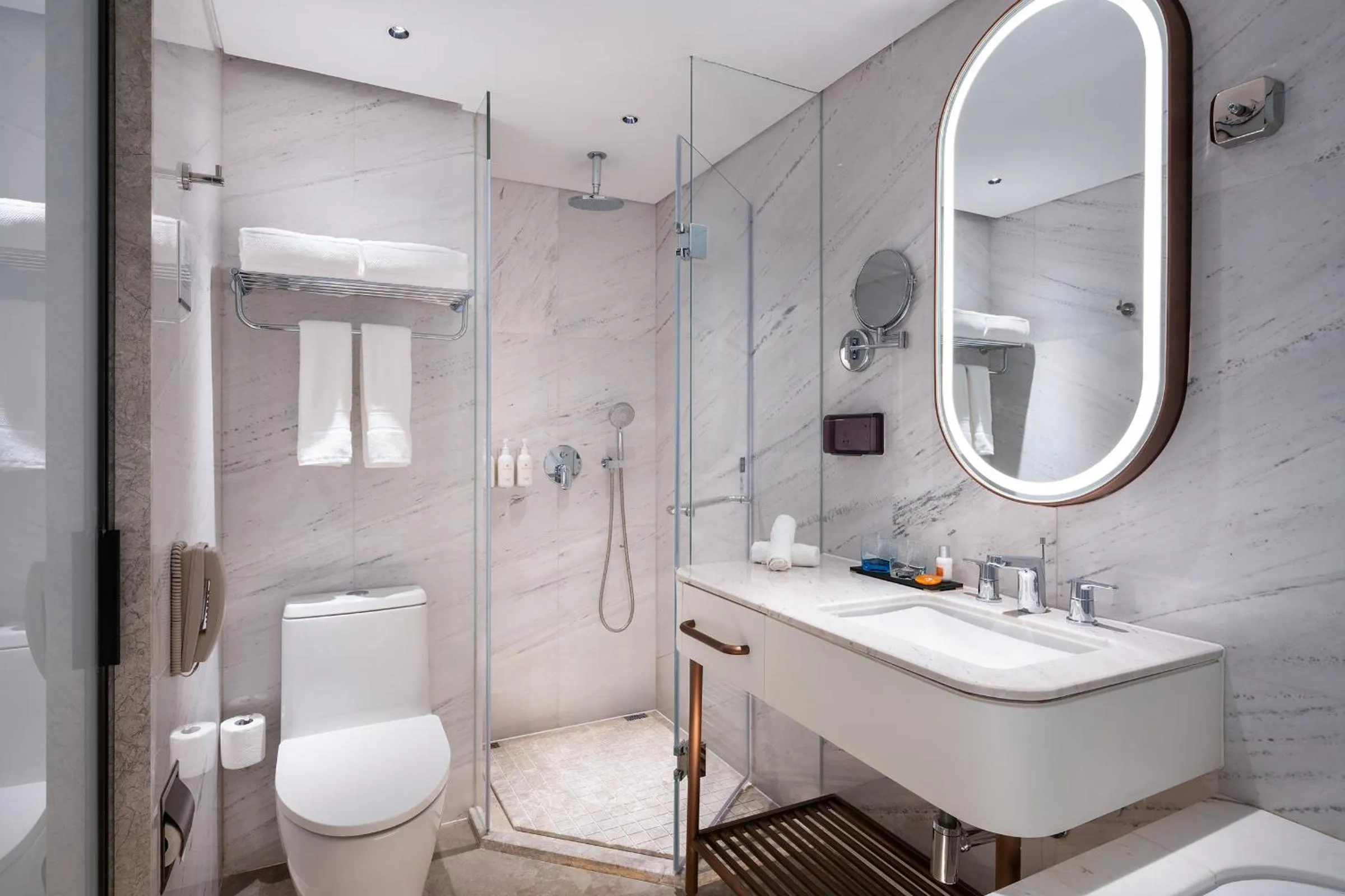 Shower in Sunworld Dynasty Hotel Beijing Wangfujing