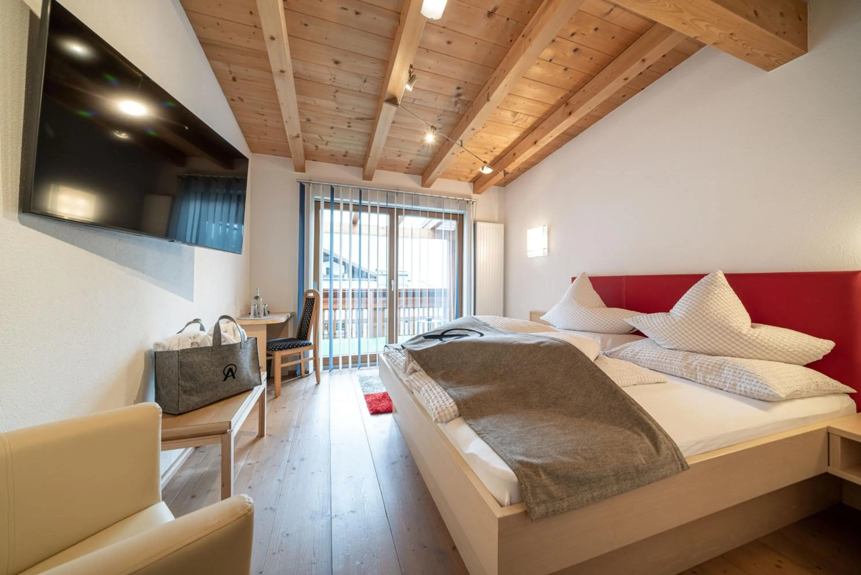 Photo of the whole room, Bed in Genusshotel Alpenblick