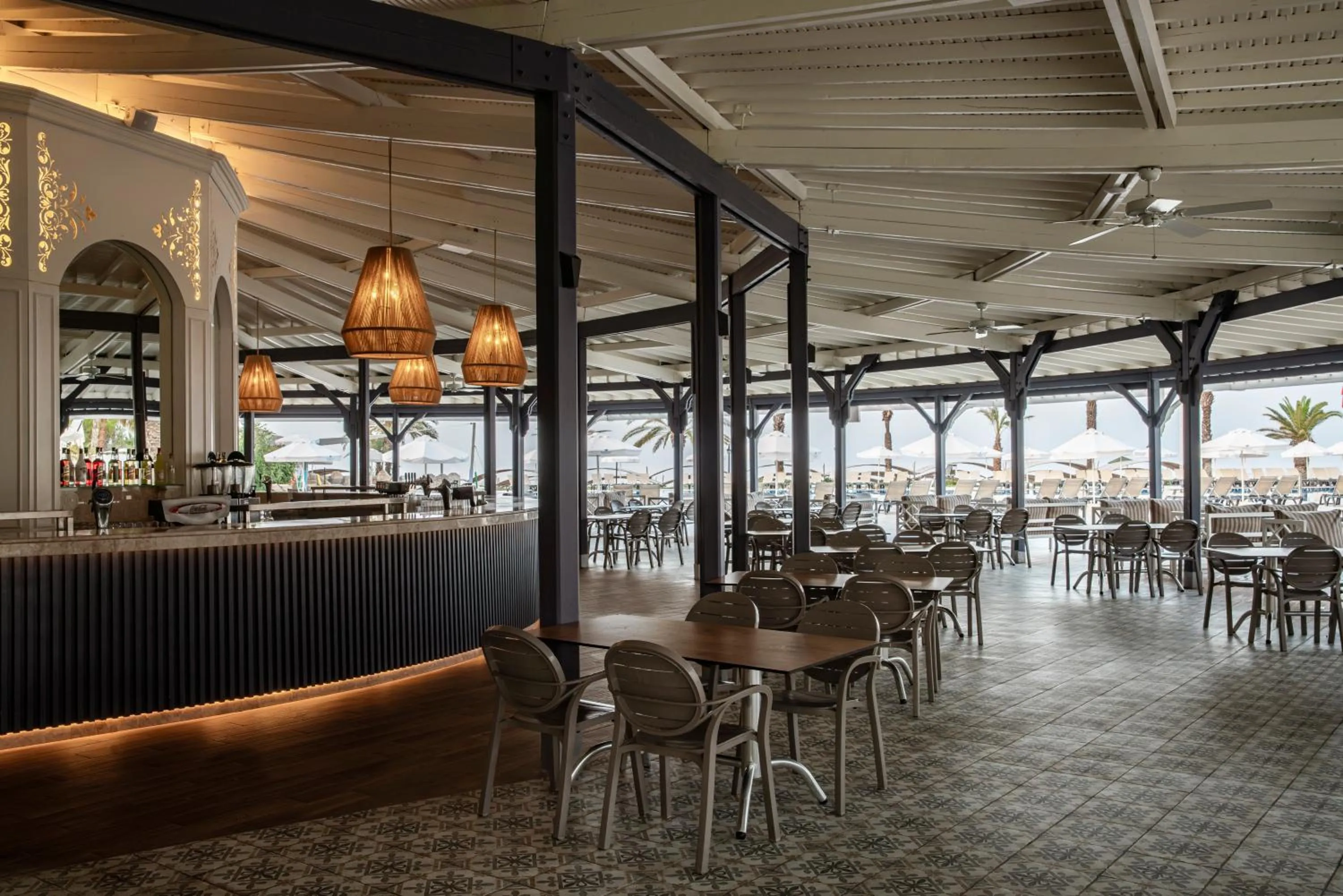 Restaurant/places to eat in Papillon Belvil Holiday Village