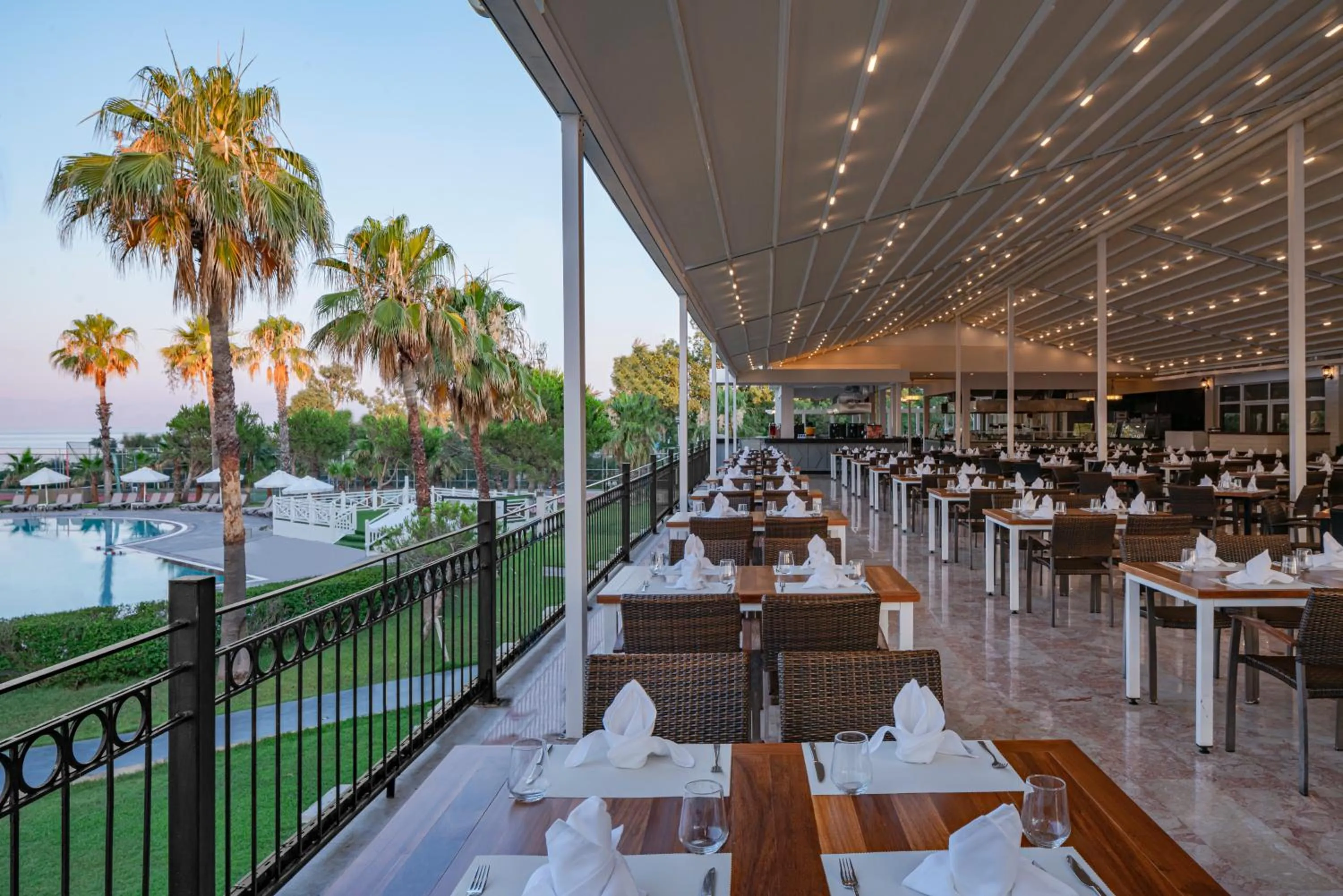 Restaurant/places to eat in Papillon Belvil Holiday Village