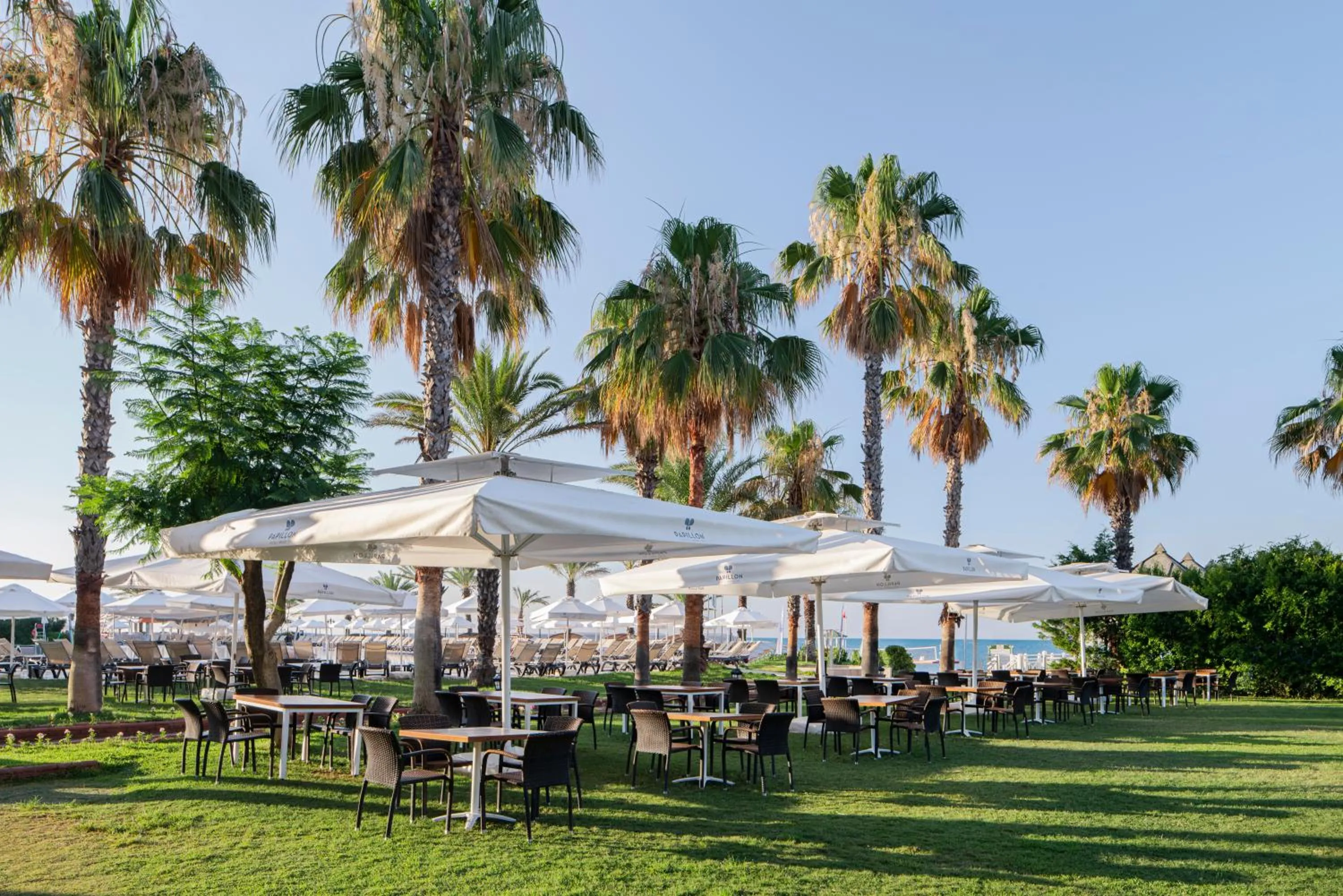 Restaurant/places to eat in Papillon Belvil Holiday Village