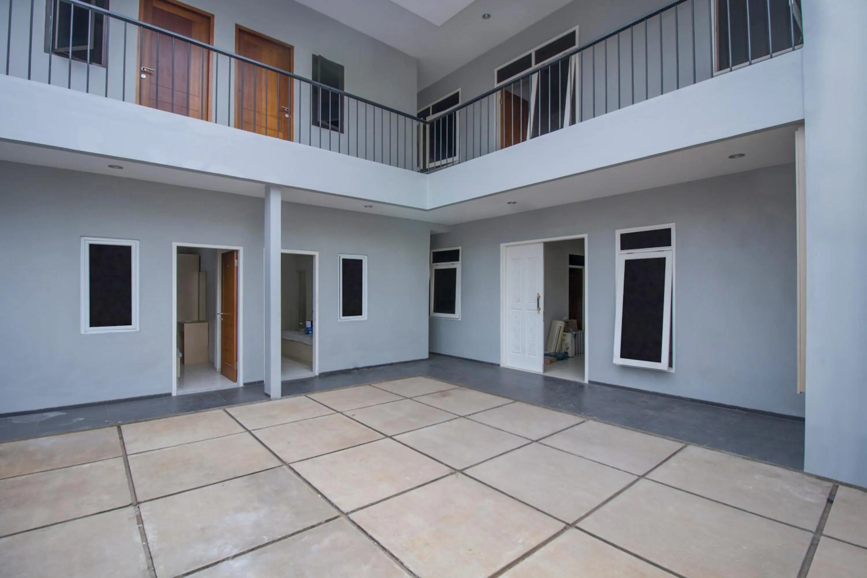 Facade/entrance in UROOMS Tanah Abang