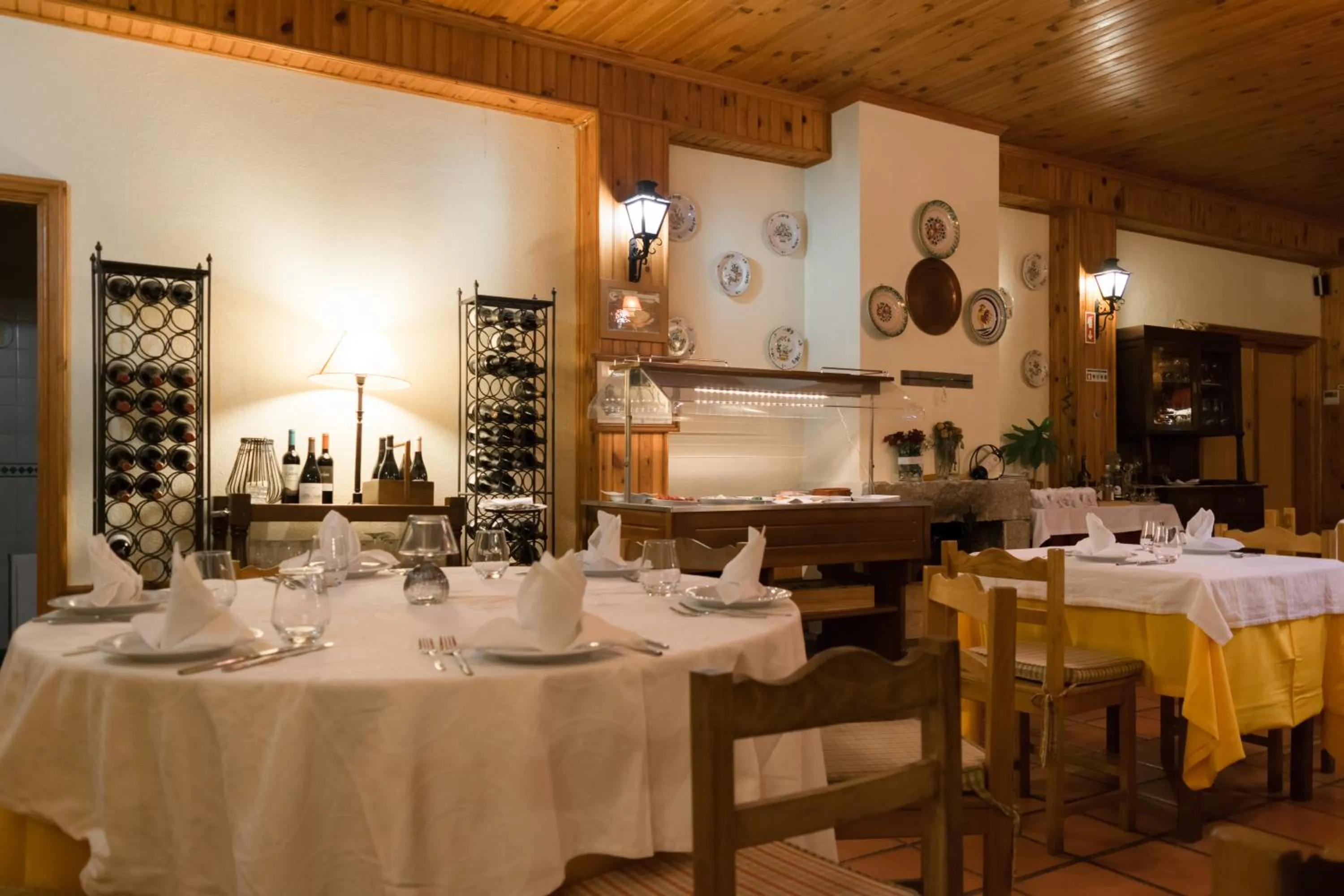 Restaurant/places to eat in Quinta Do Crestelo Aparthotel