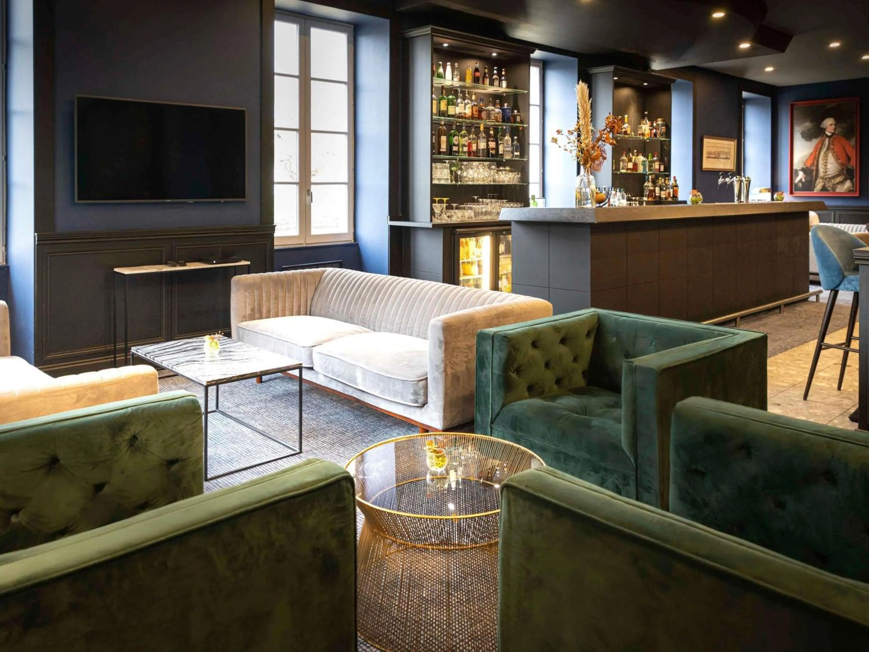 Lounge or bar in Hôtel Mercure Rochefort La Corderie Royale