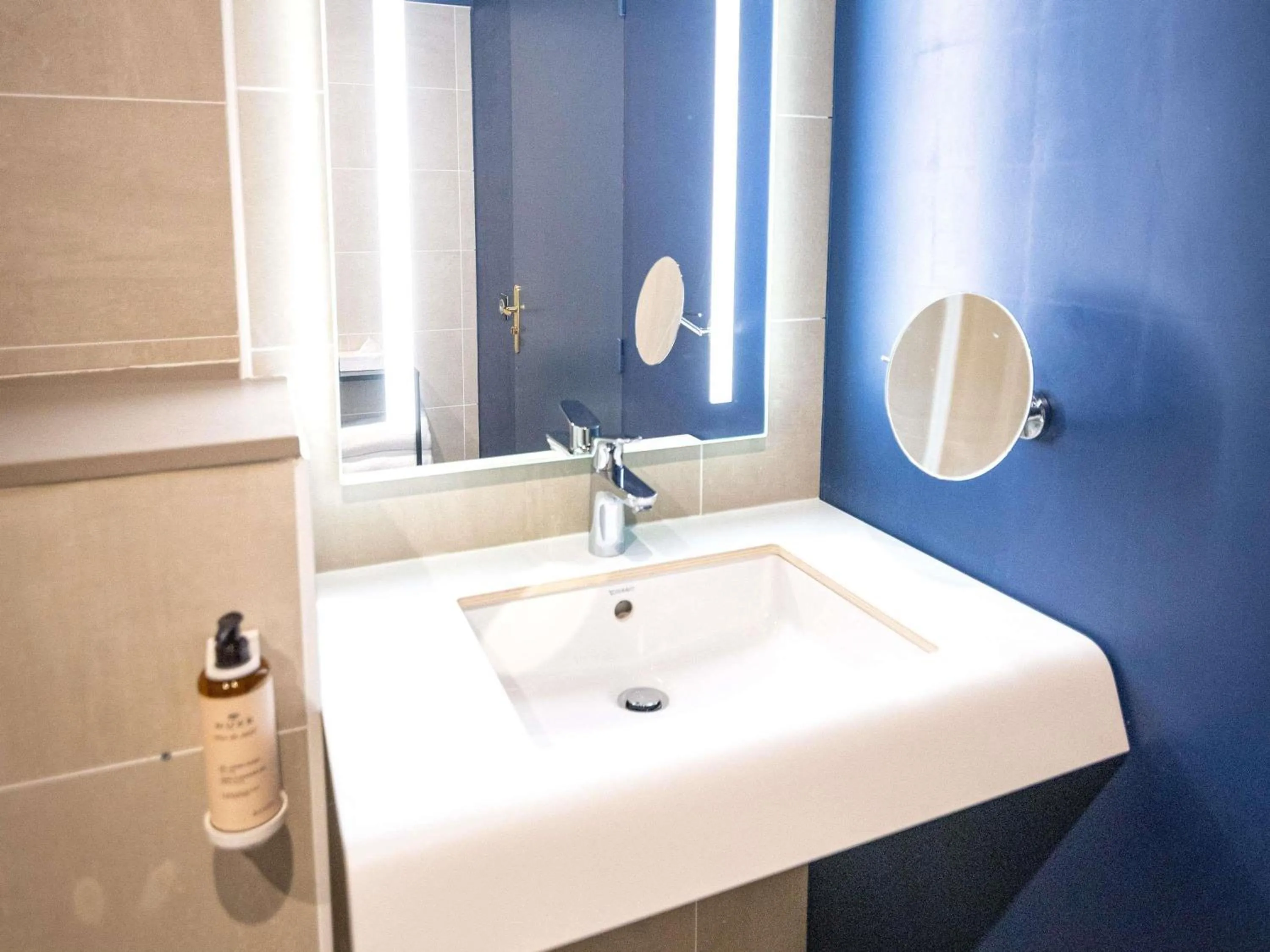 Bedroom in Hôtel Mercure Rochefort La Corderie Royale