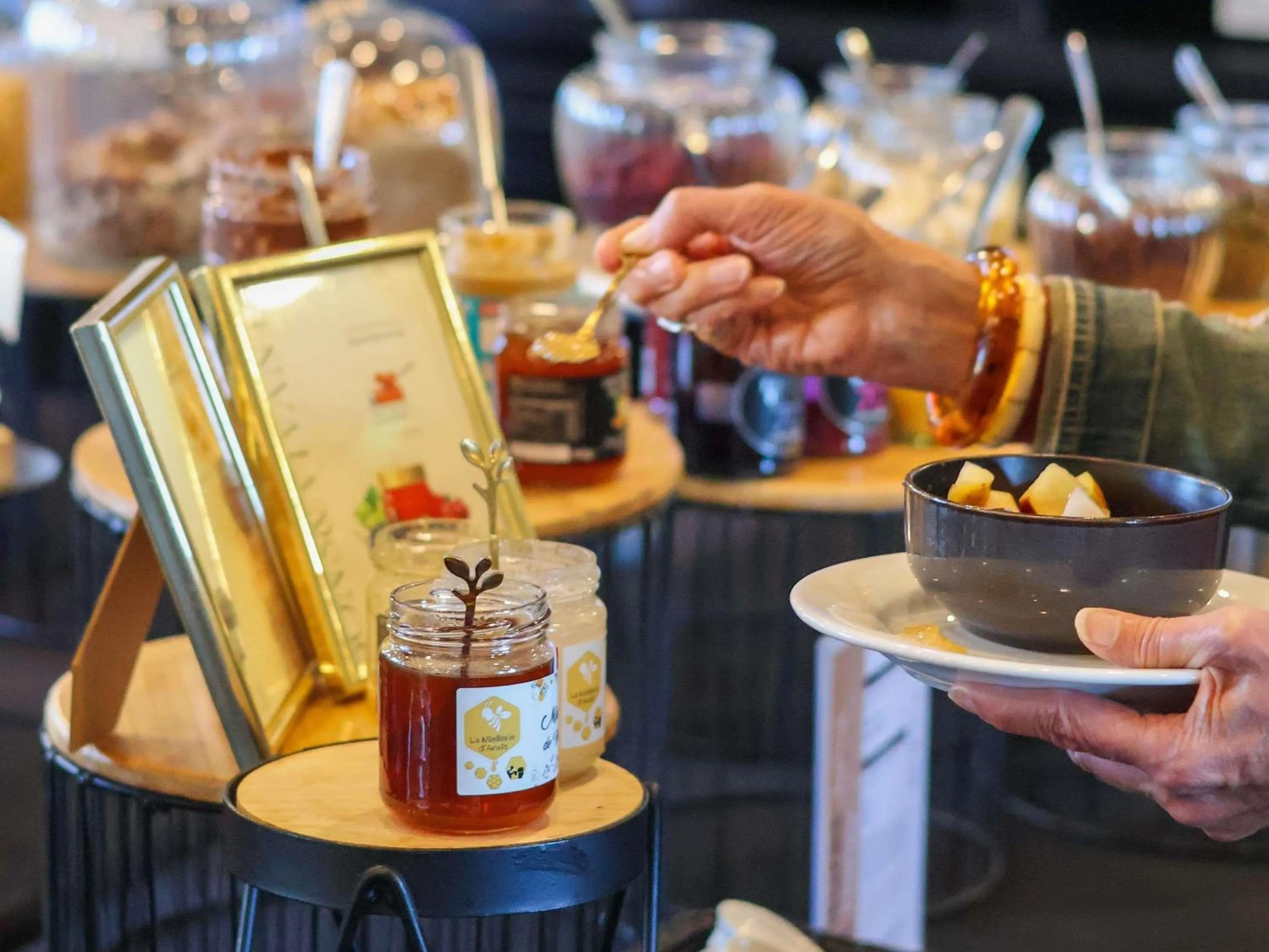 Breakfast in Hôtel Mercure Rochefort La Corderie Royale