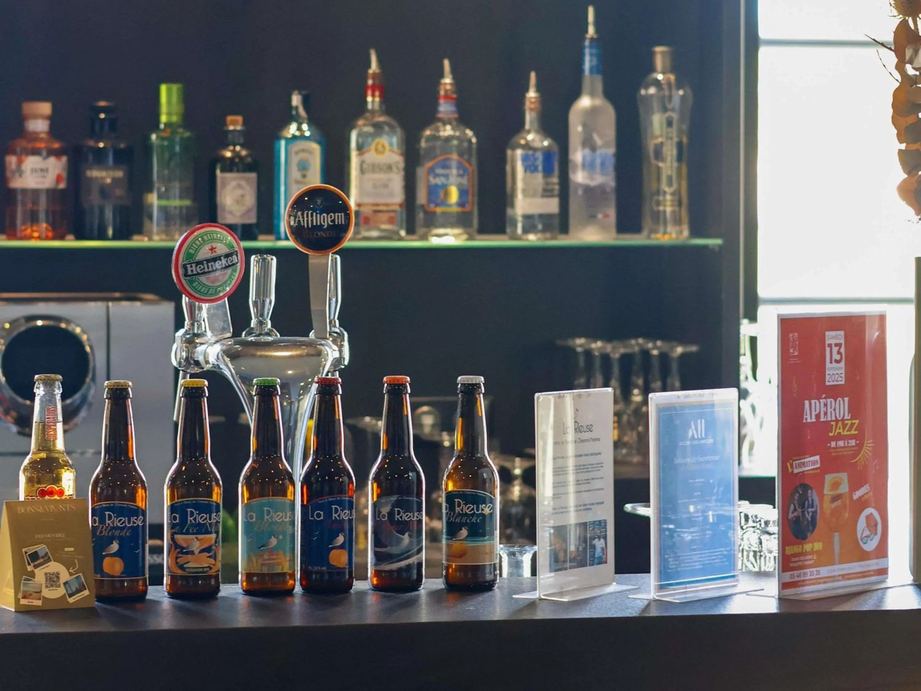 Lounge or bar in Hôtel Mercure Rochefort La Corderie Royale