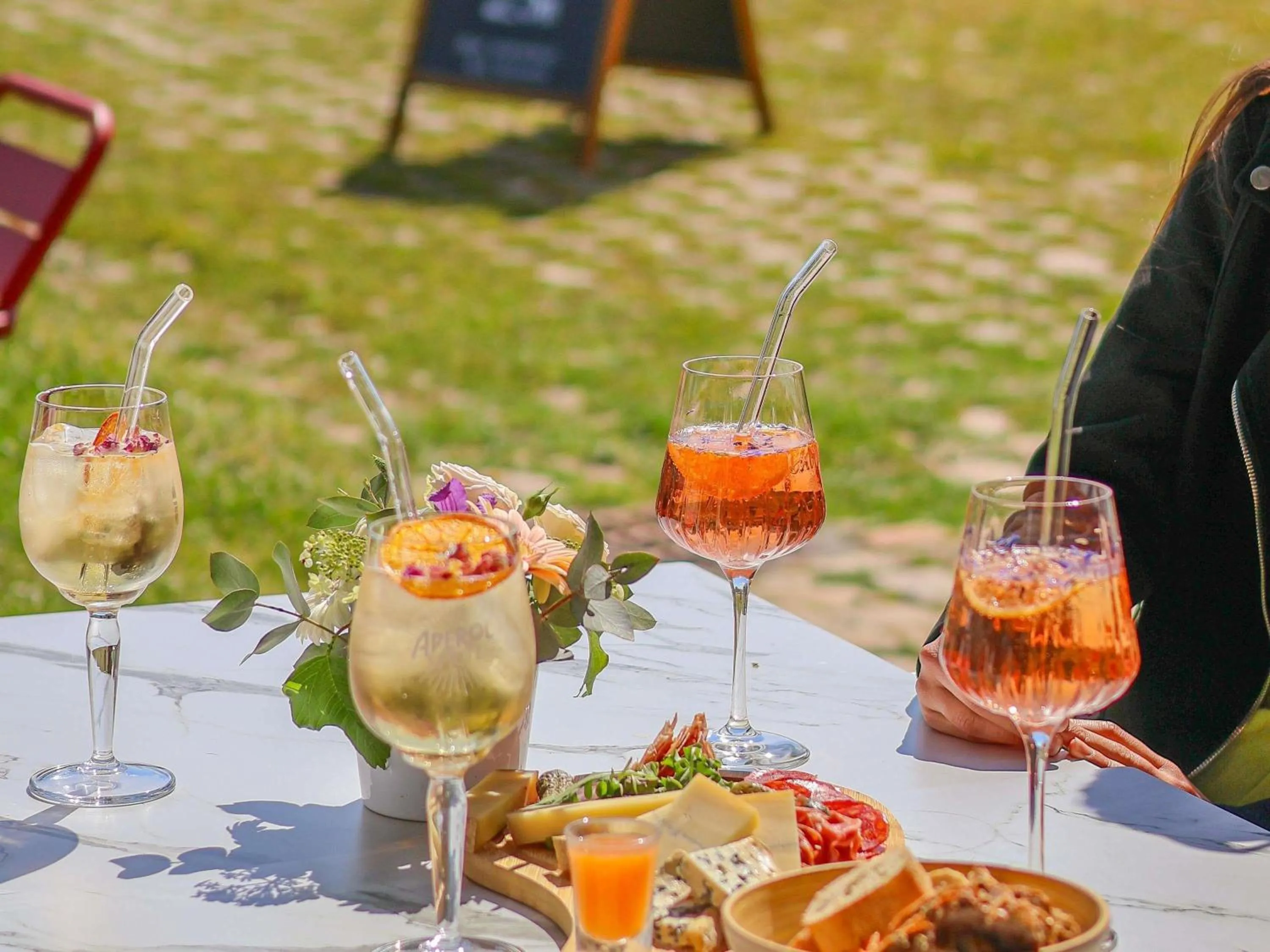 Lounge or bar in Hôtel Mercure Rochefort La Corderie Royale