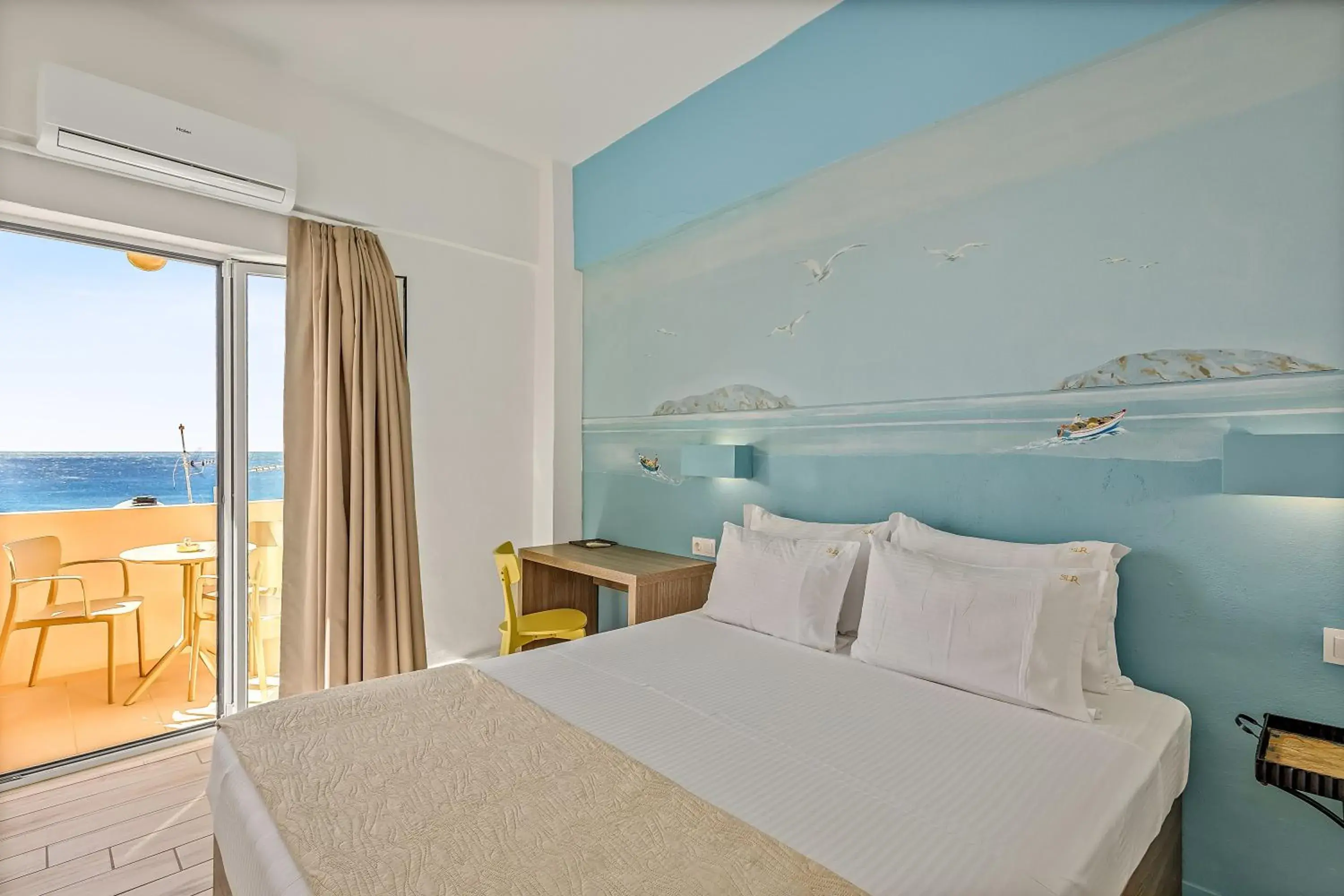 Deluxe Triple Room with Sea View in Sofia's Lovely Rooms Deluxe Triple Room with Sea View in Sofia's Lovely Rooms