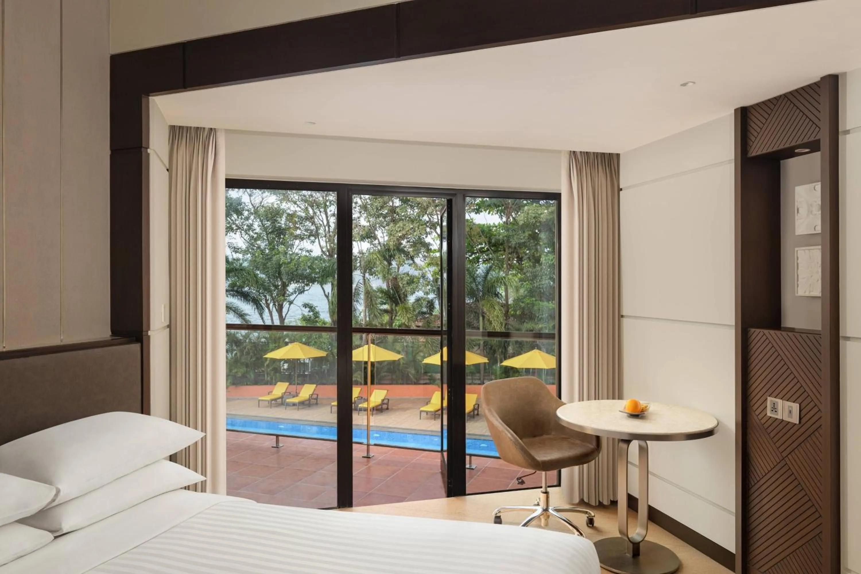 Swimming pool, Bed in Goa Marriott Resort & Spa