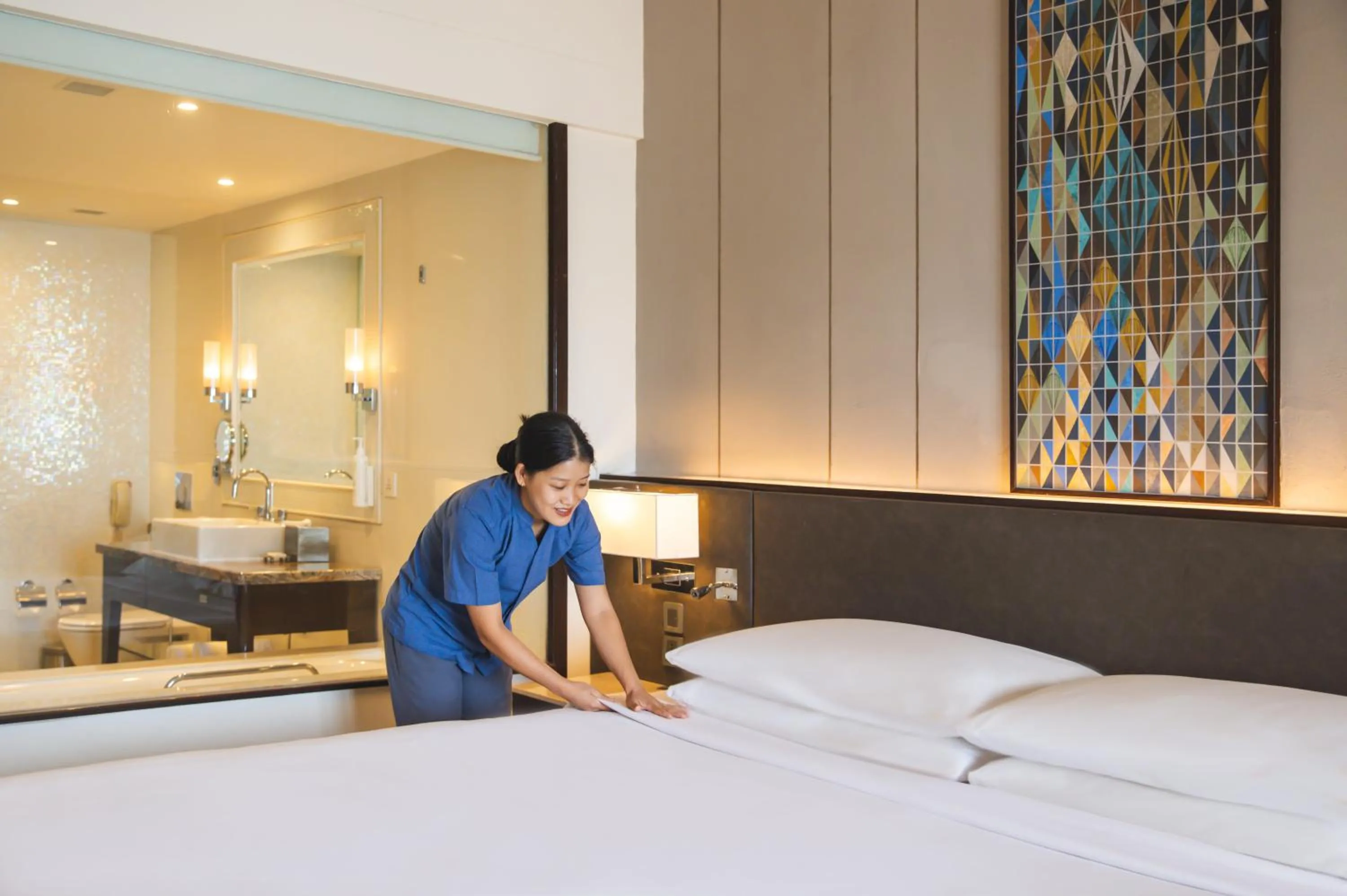 room service, Bed in Goa Marriott Resort & Spa