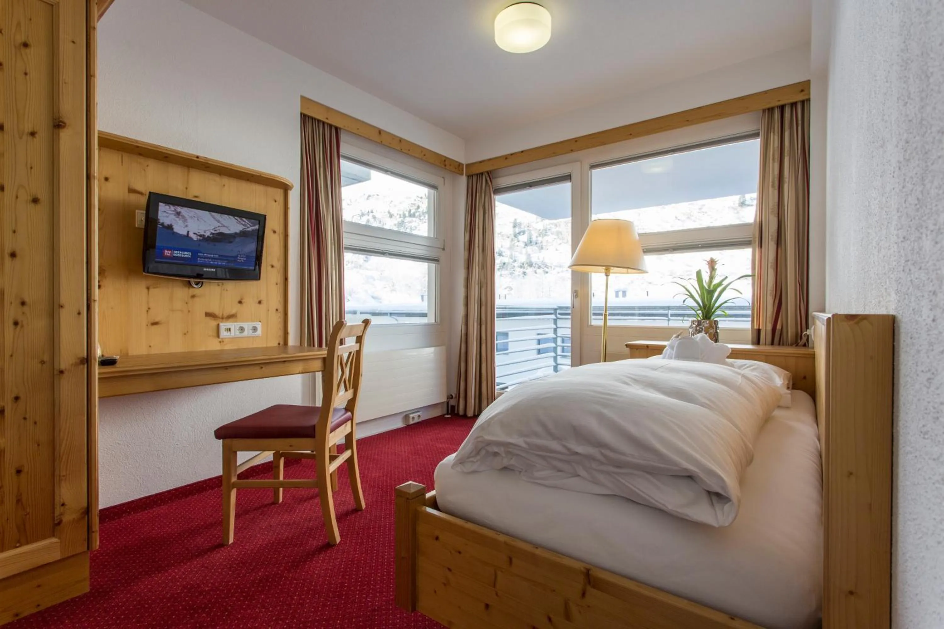 Photo of the whole room, Bed in all inclusive Hotel Lohmann