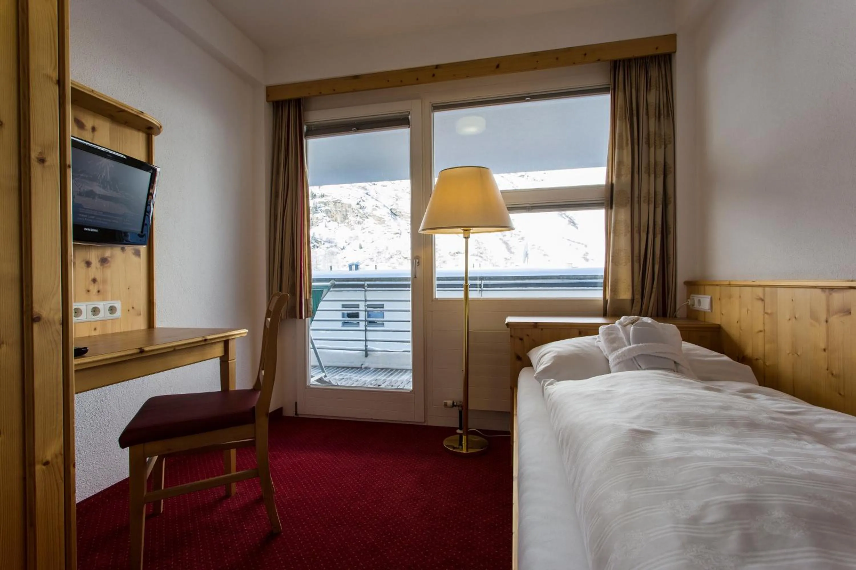 Photo of the whole room, Bed in all inclusive Hotel Lohmann