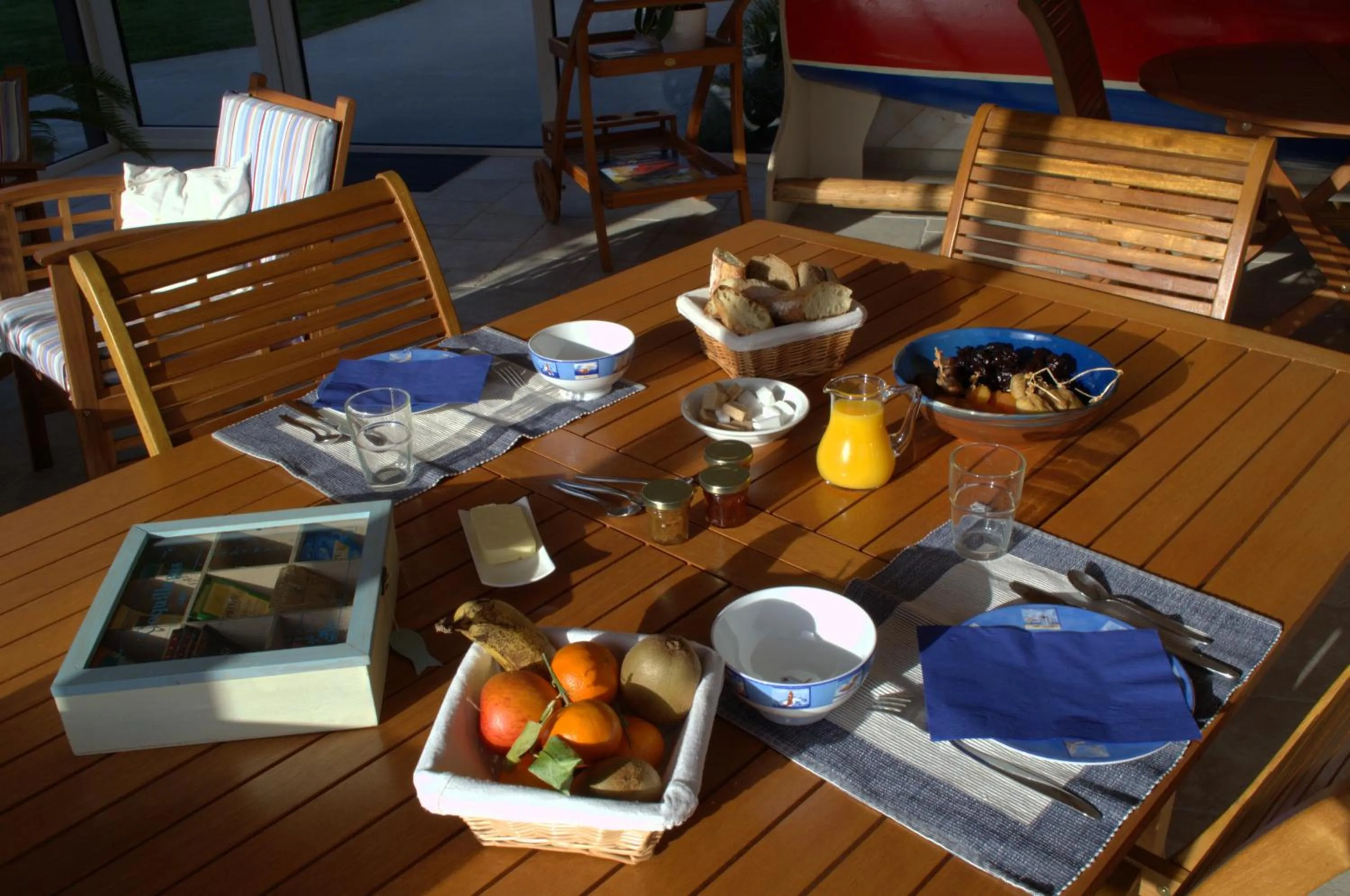 Continental breakfast in Le Tertre Gatinais