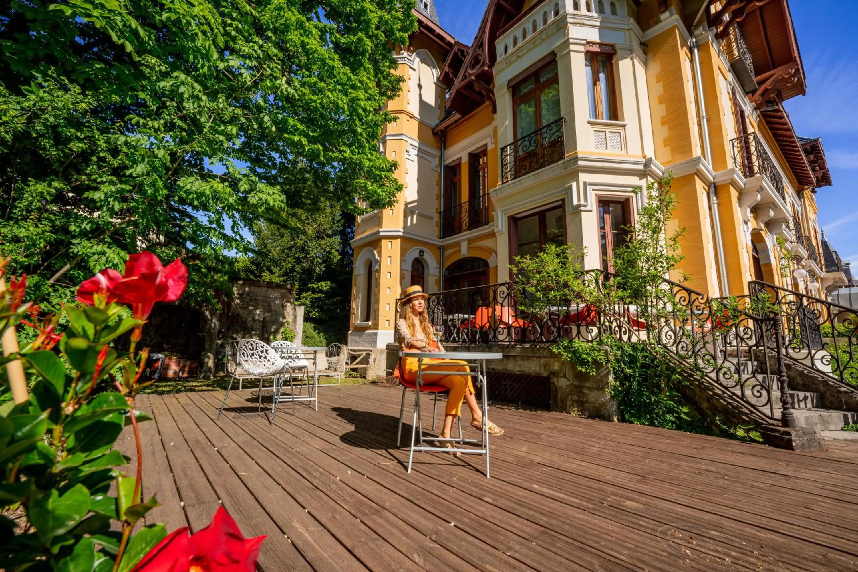 Balcony/Terrace in Le Manoir d'Agnès Logis hôtel restaurant