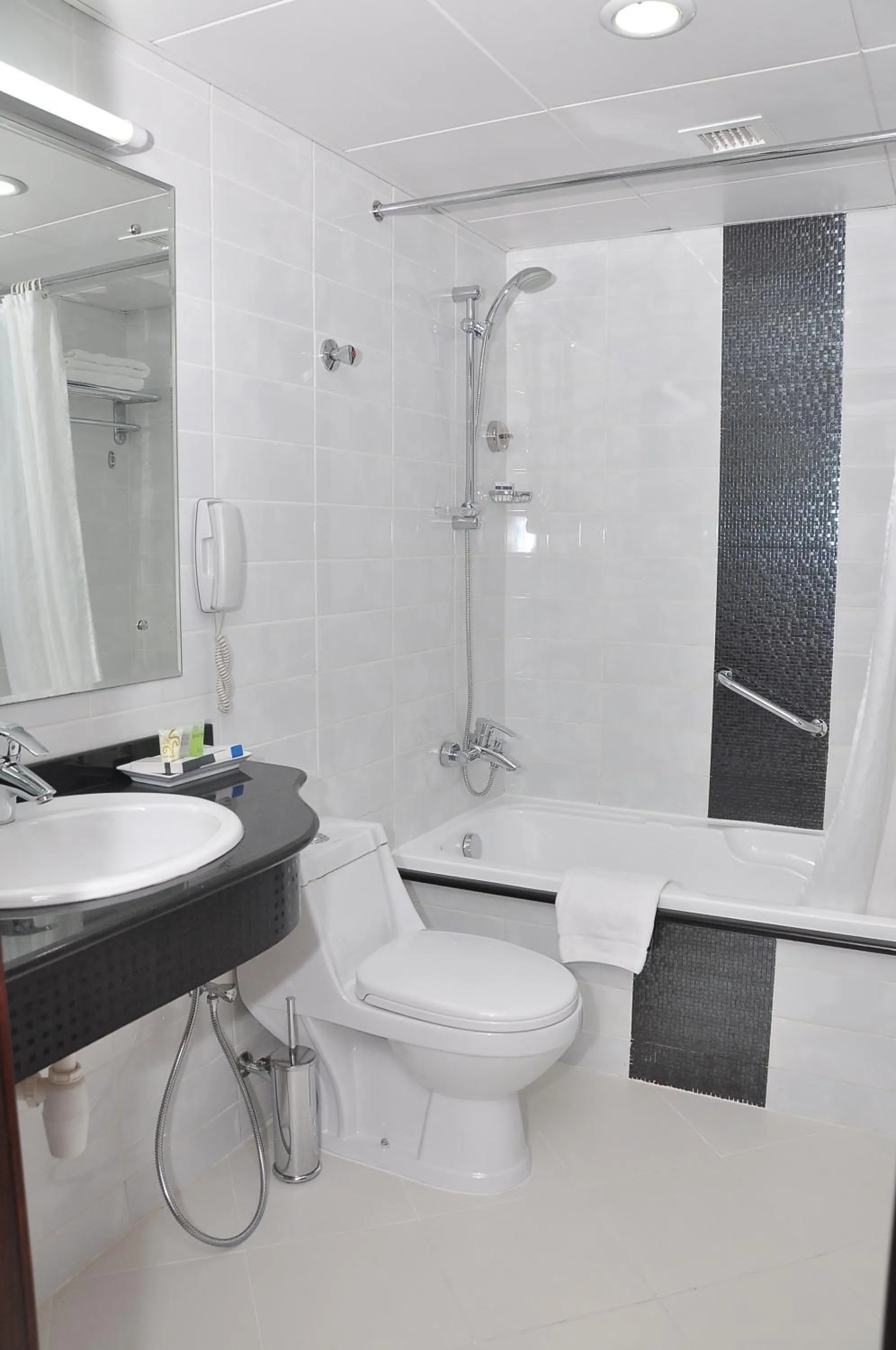 Bathroom in Phoenix Plaza Hotel Apartments