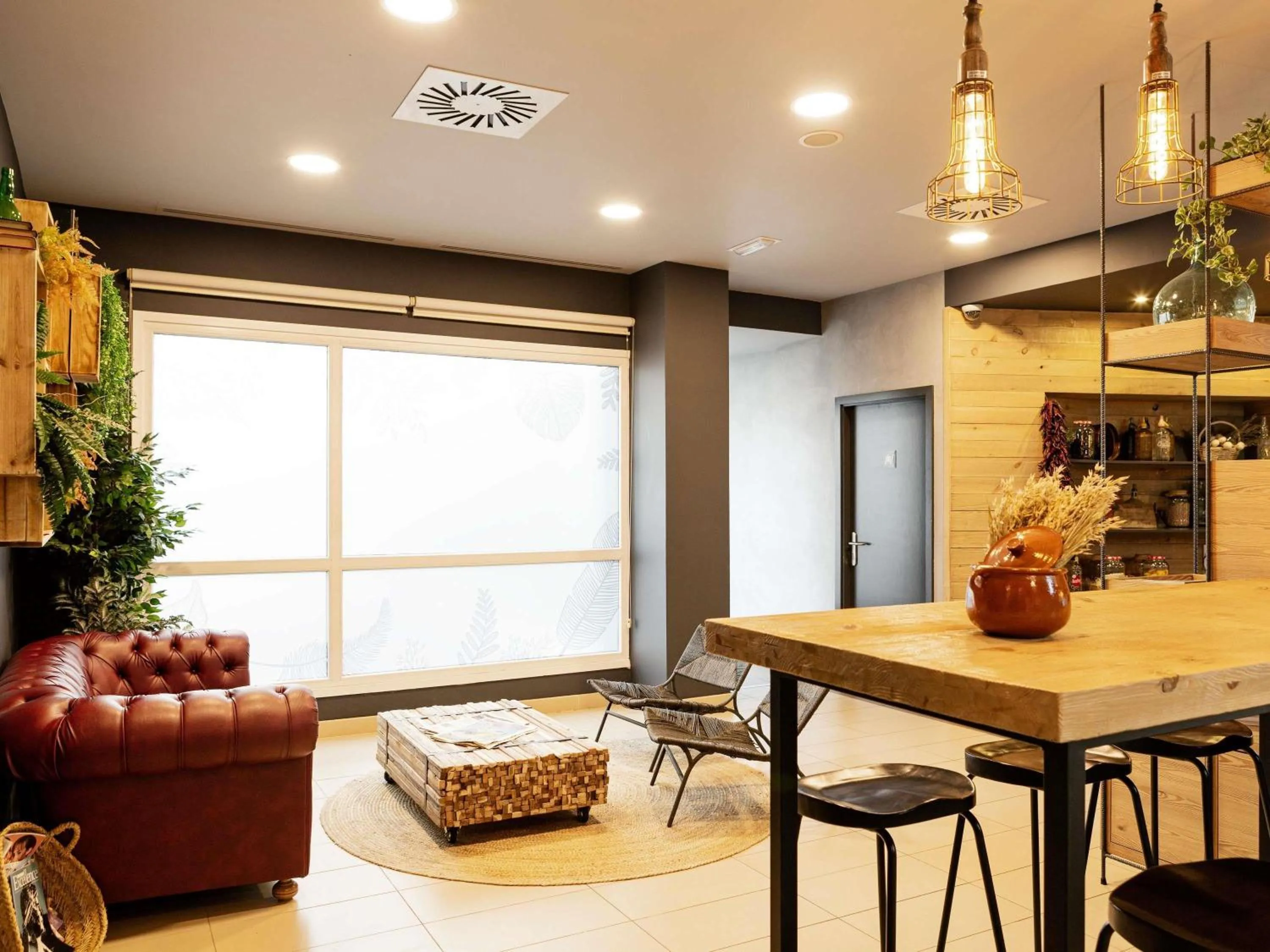 Property building in Ibis Oviedo