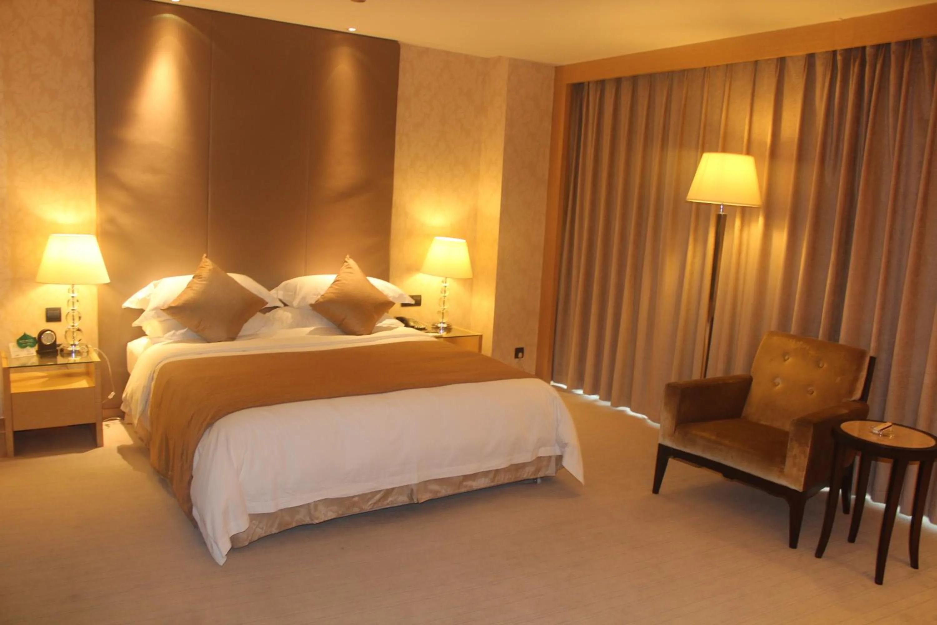 Bed in Wudang International Hotel