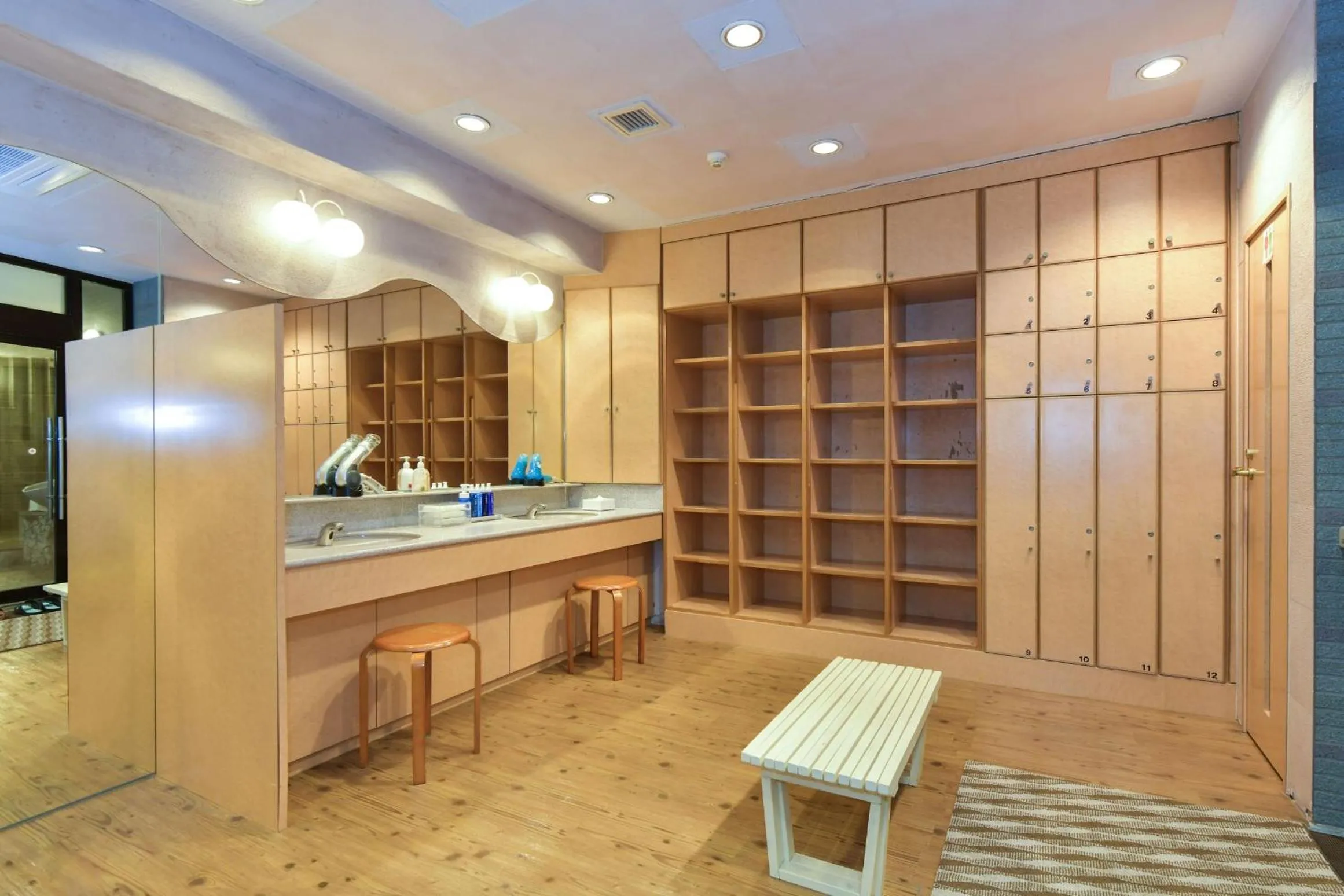 Public Bath in Refre Forum