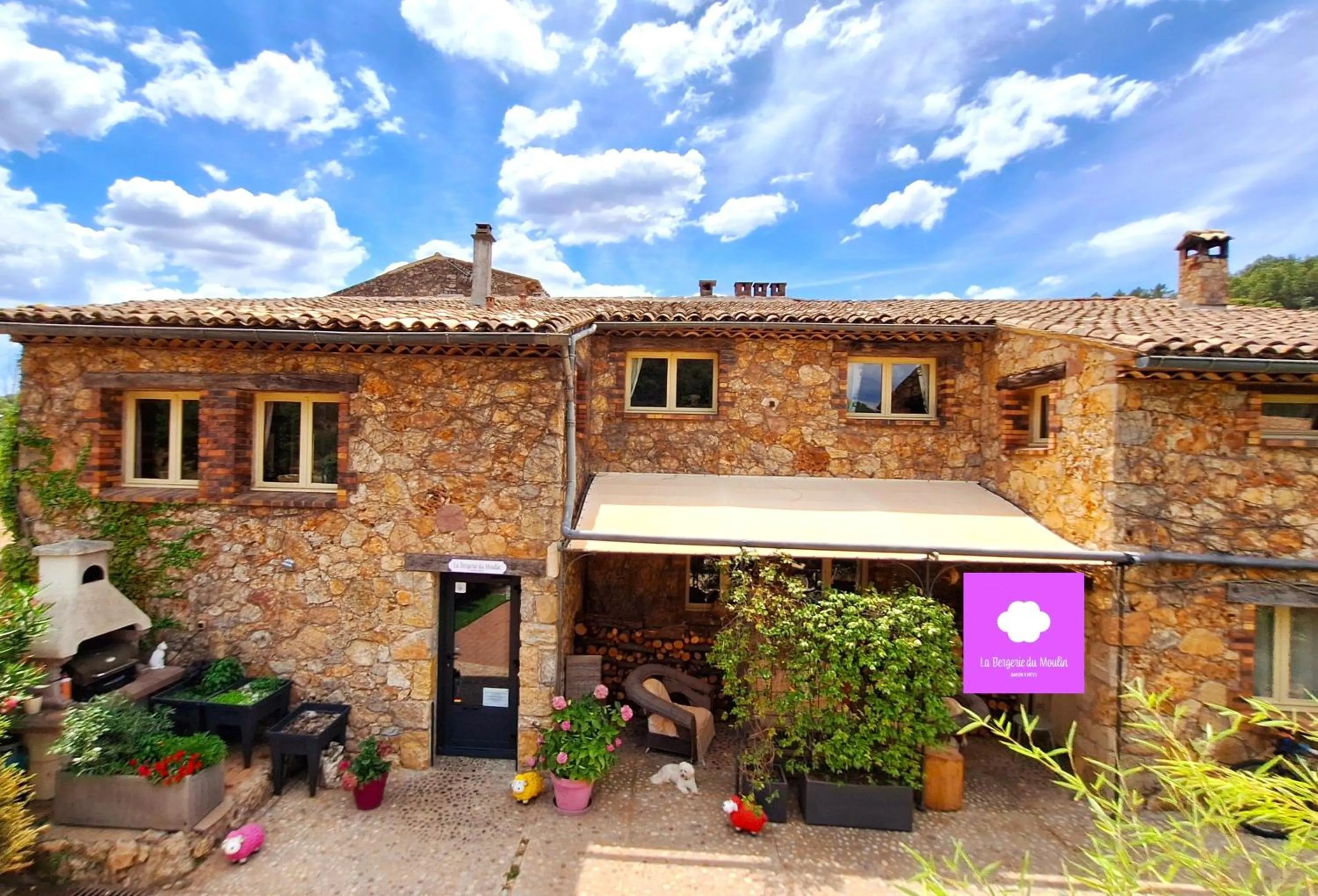 Property building in La Bergerie Du Moulin
