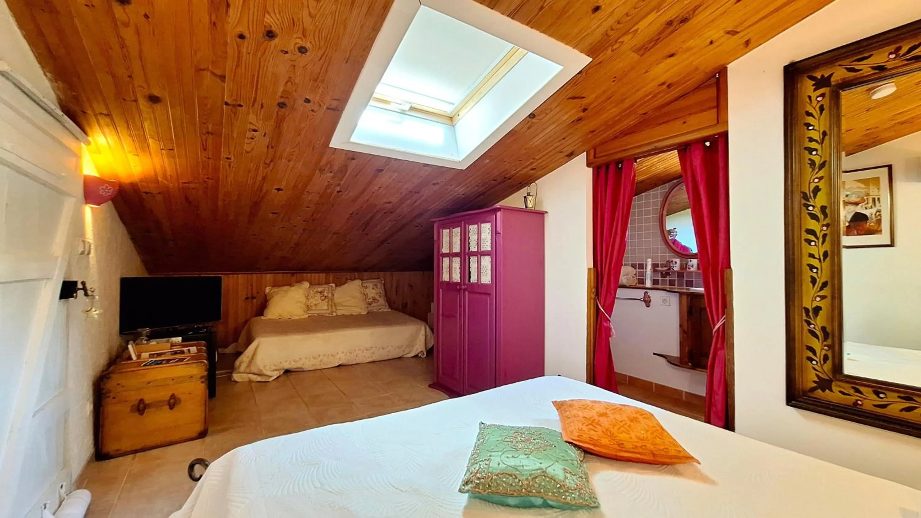 Decorative detail, Bed in La Bergerie Du Moulin