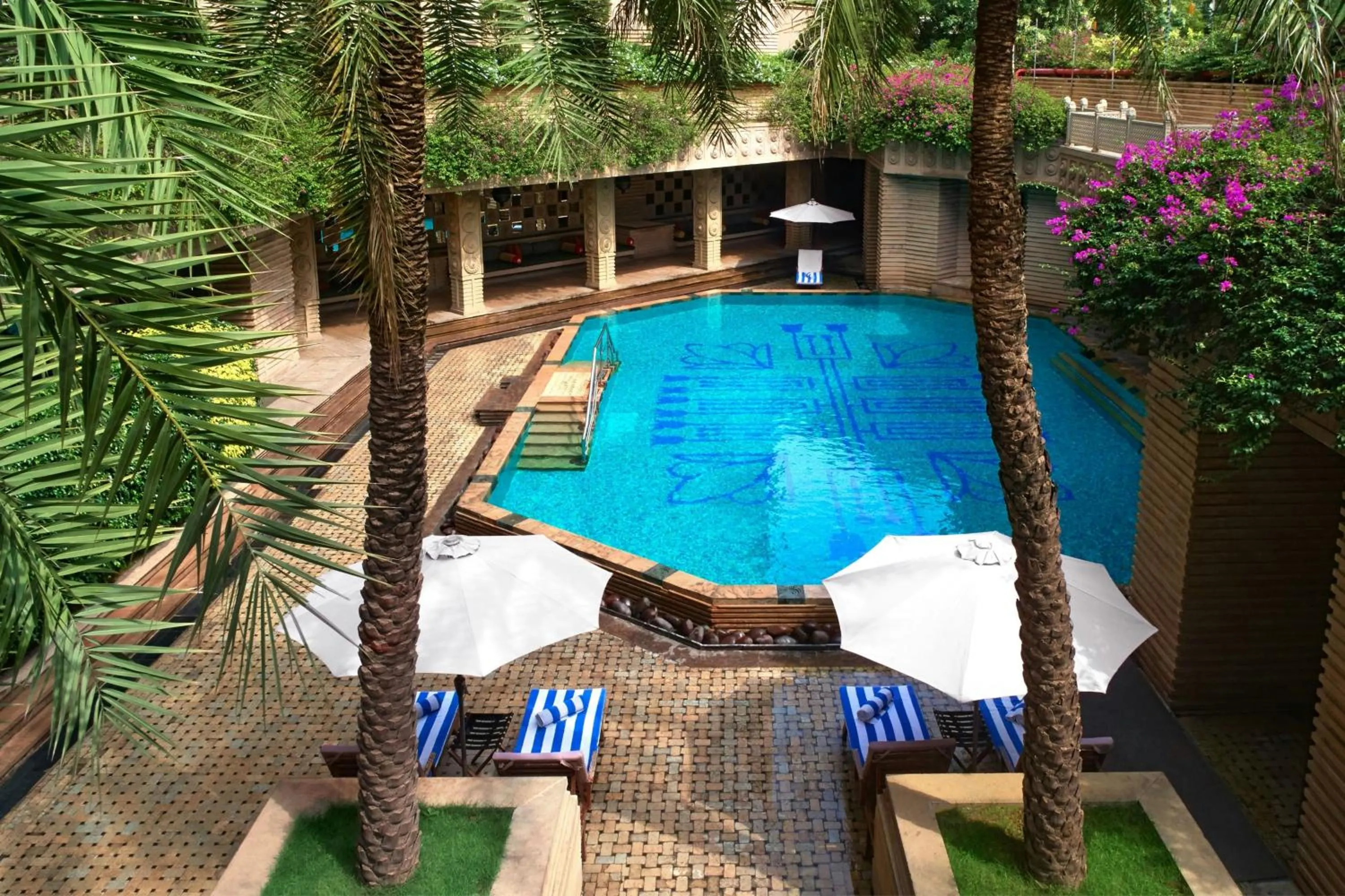 Swimming pool in Courtyard by Marriott Hyderabad