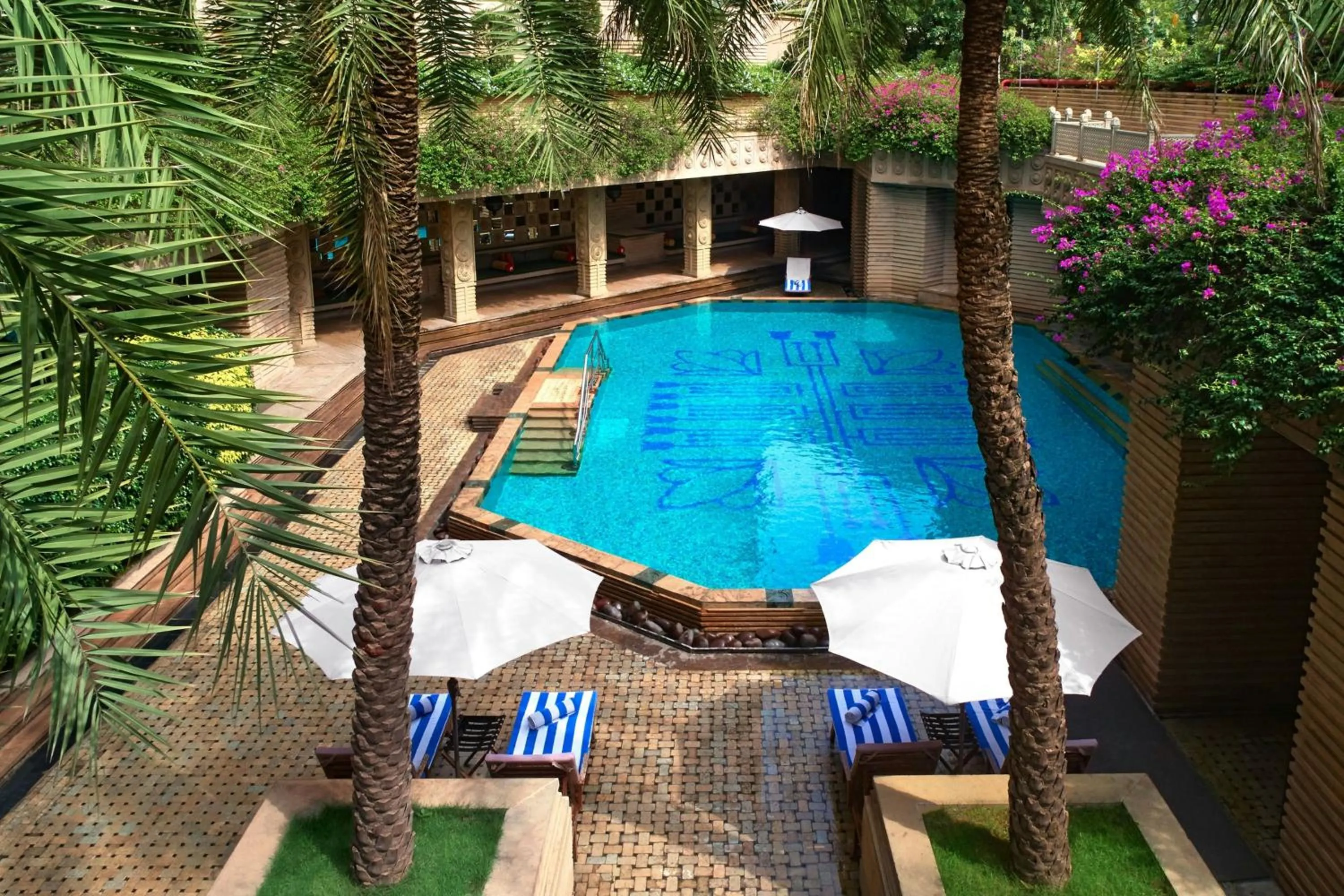 Swimming pool in Courtyard by Marriott Hyderabad