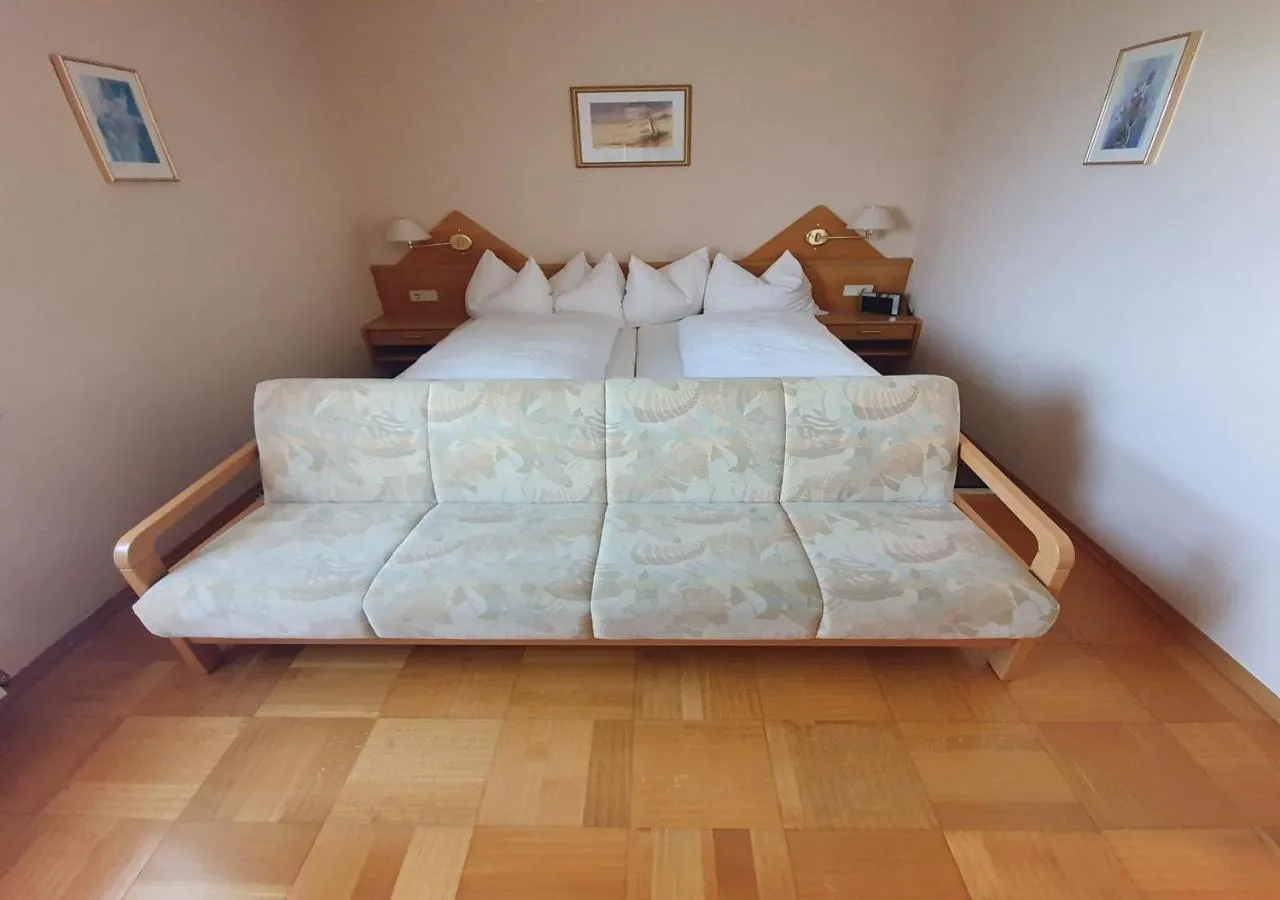 Bedroom in Haus Kraller-Urlaub mit Seeblick