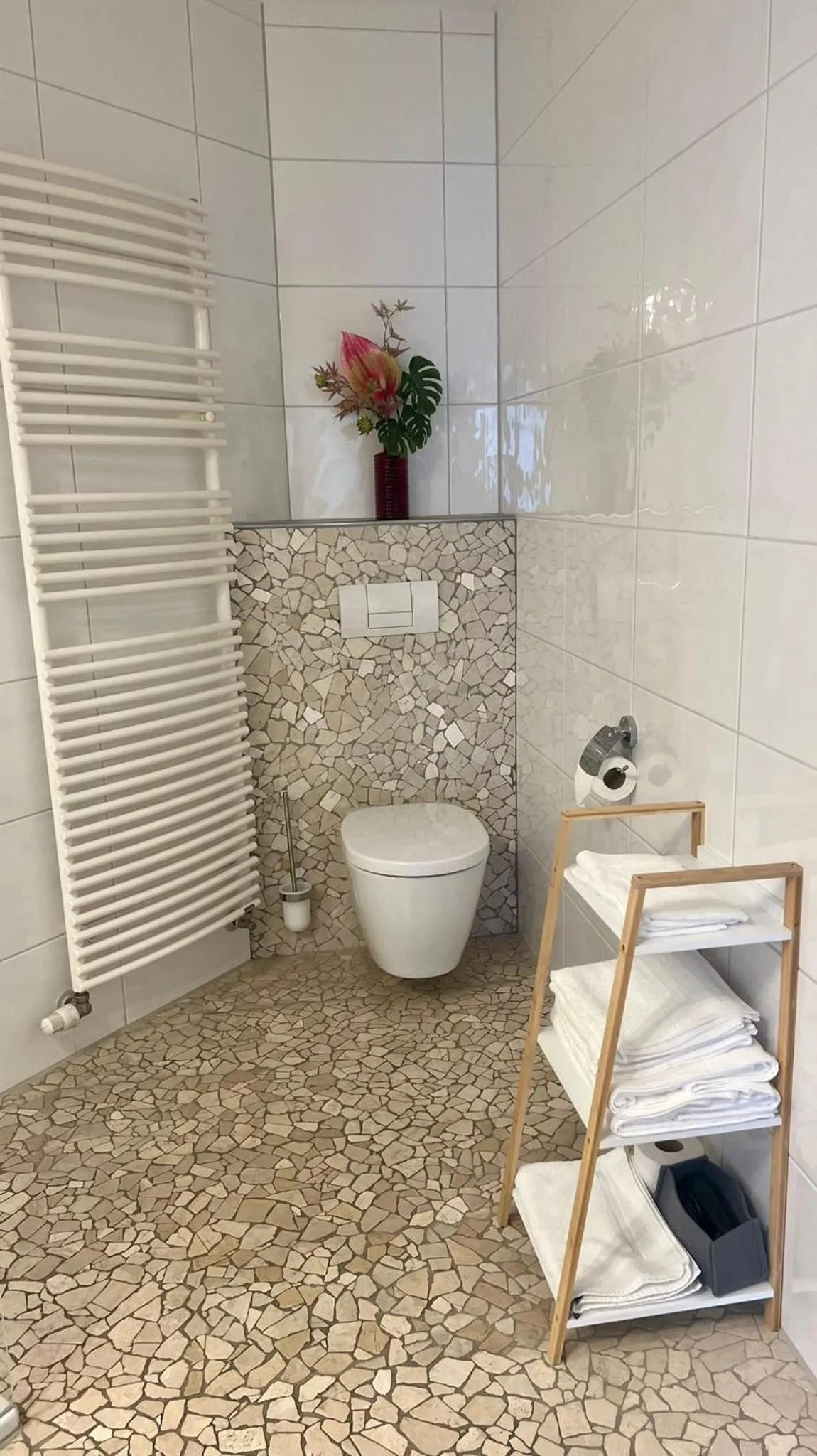 Shower in Hotel Victoria