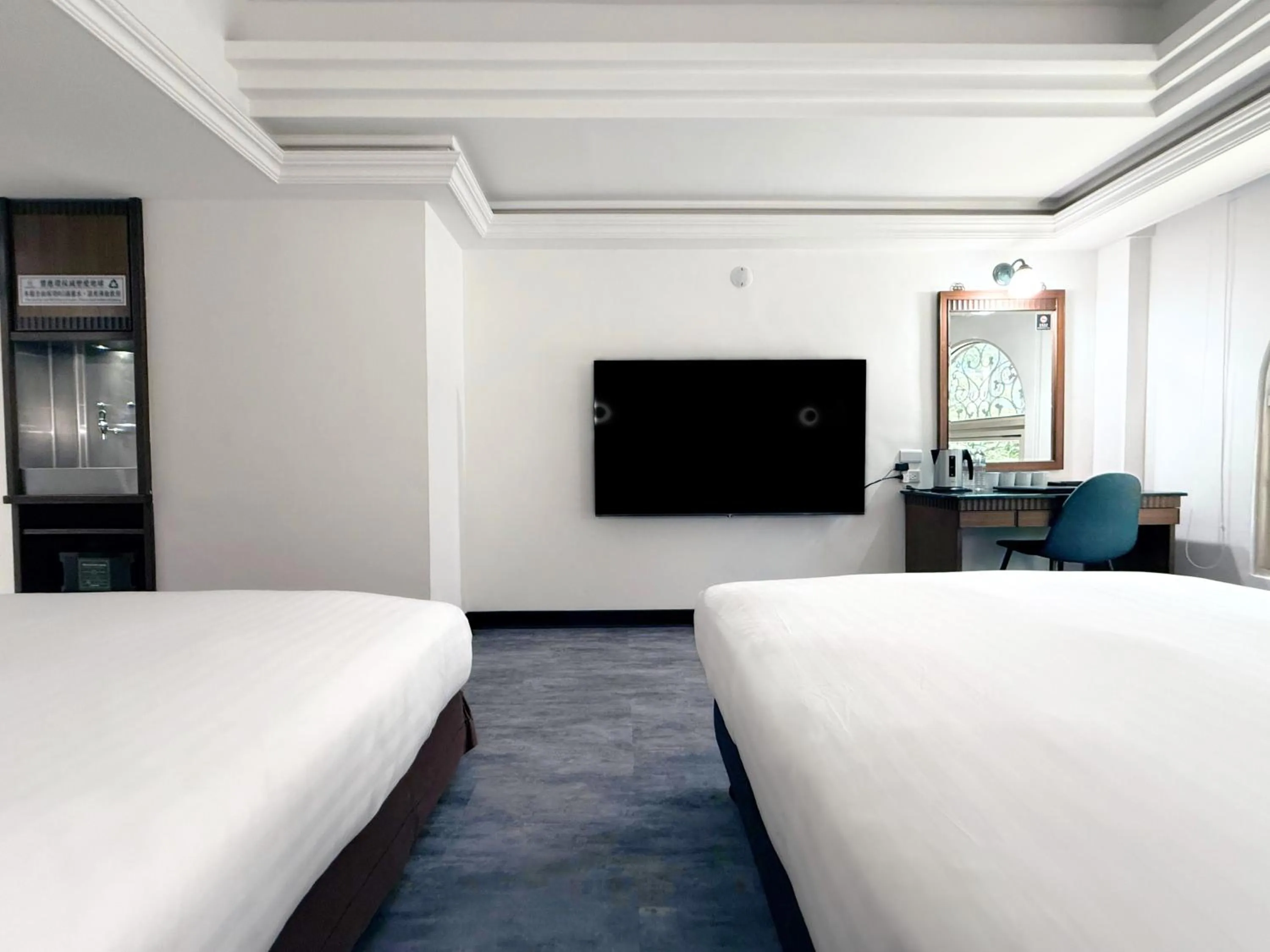 Photo of the whole room, Bed in Hub Hotel Kaohsiung Cisian Branch